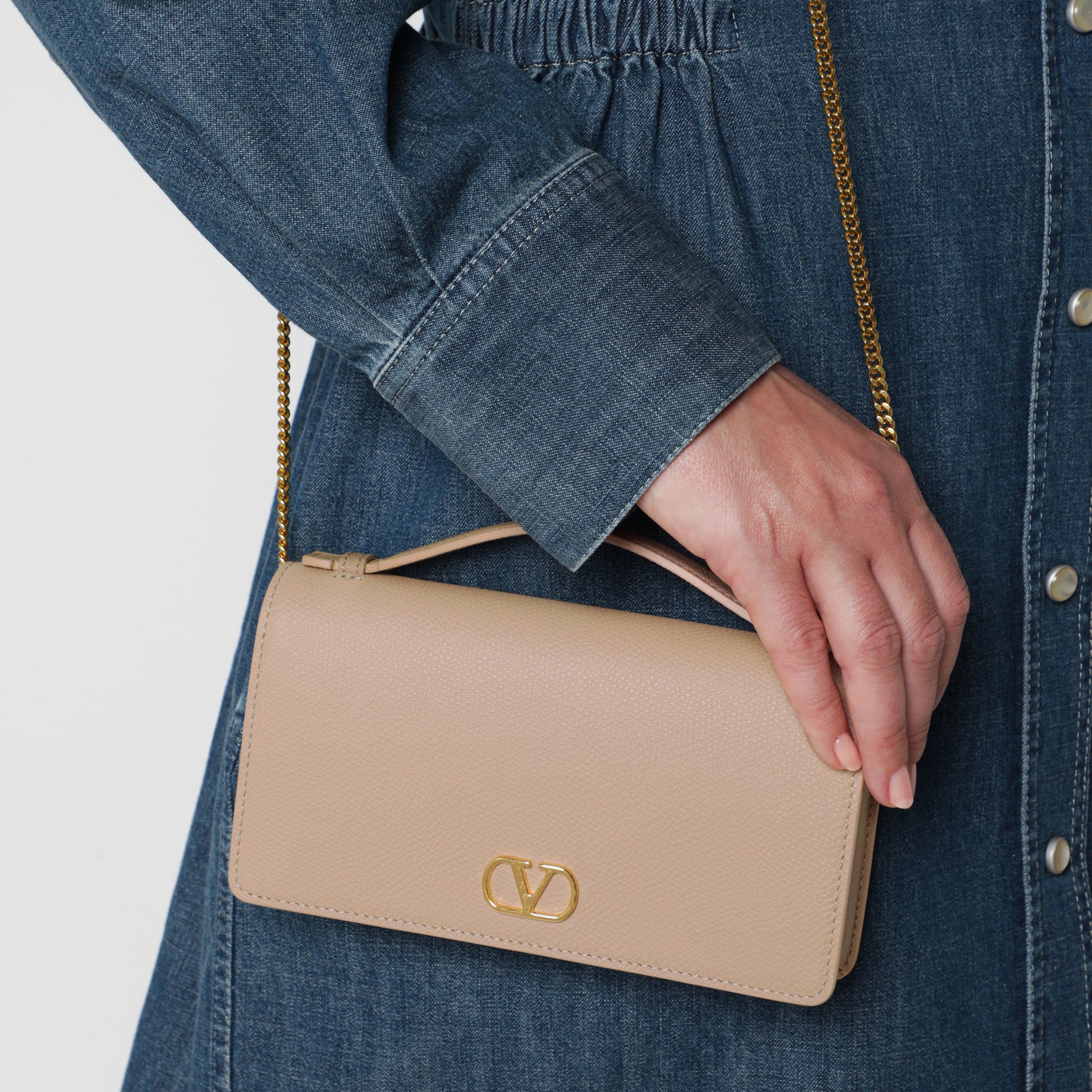 Powder pink VLogo Signature chain wallet