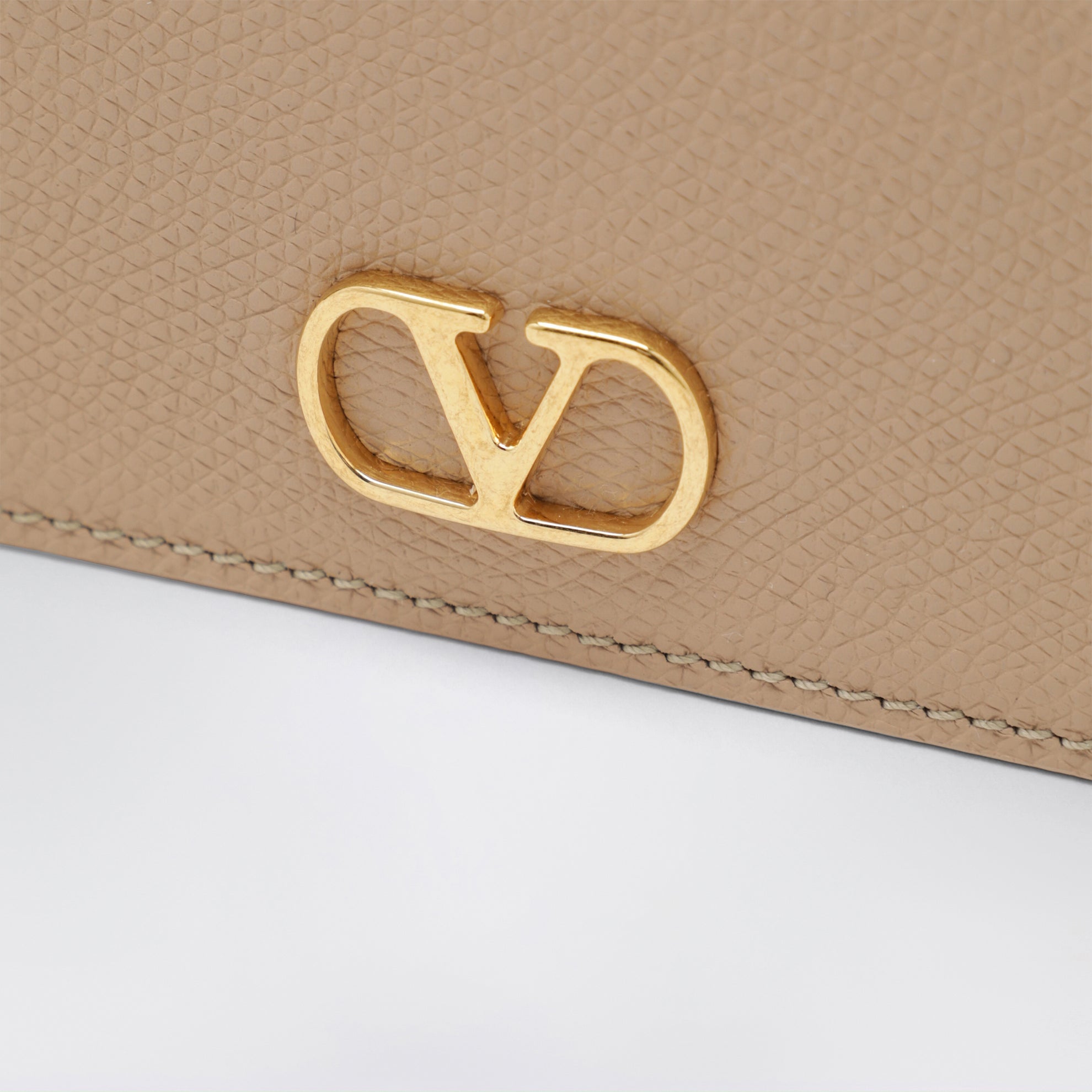 Powder pink VLogo Signature chain wallet