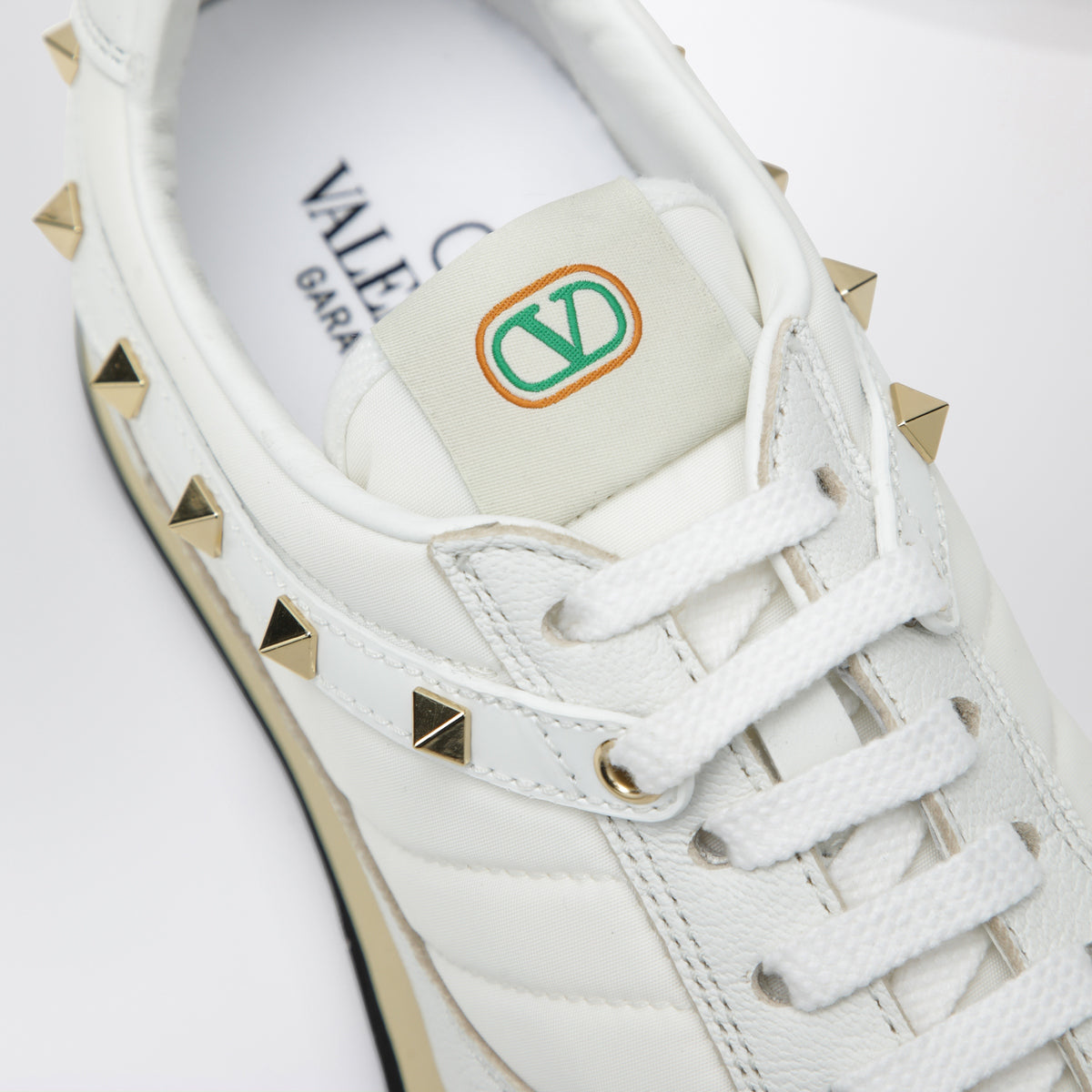 Sneaker Stud Up in Weiß aus Wildleder und Nylon