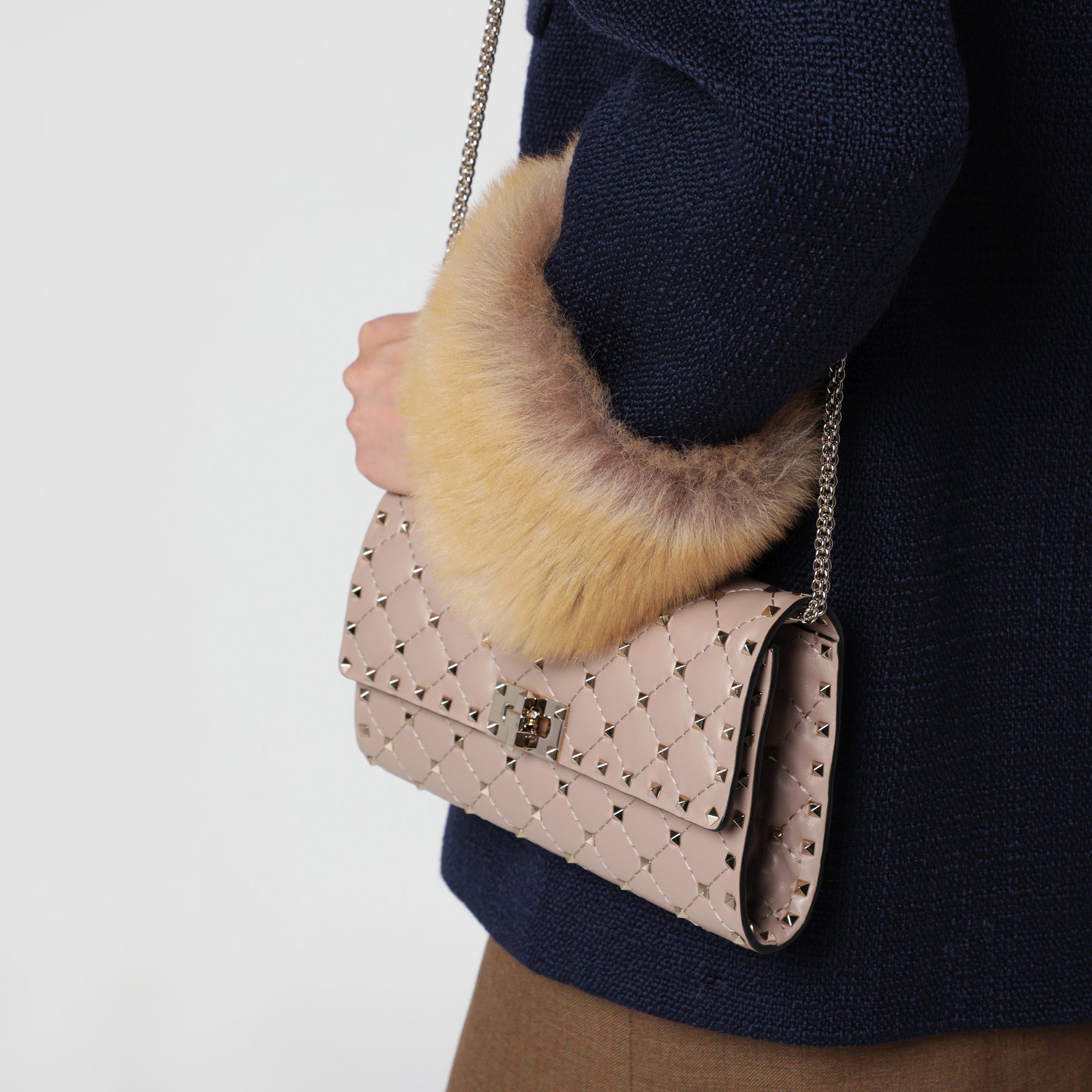 Rockstud Spike Umhängetasche in Puderrosa