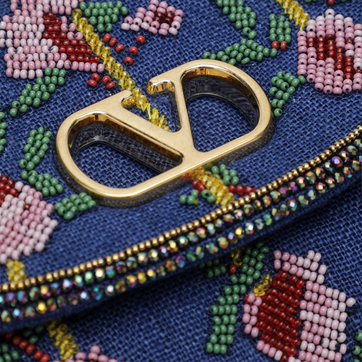 Sac VLogo Signature bleu avec broderies en perles