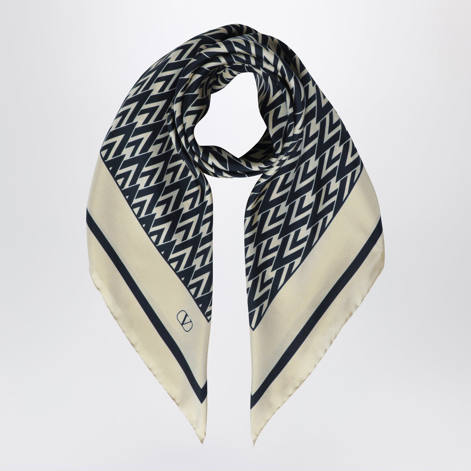 Toute La V silk scarf