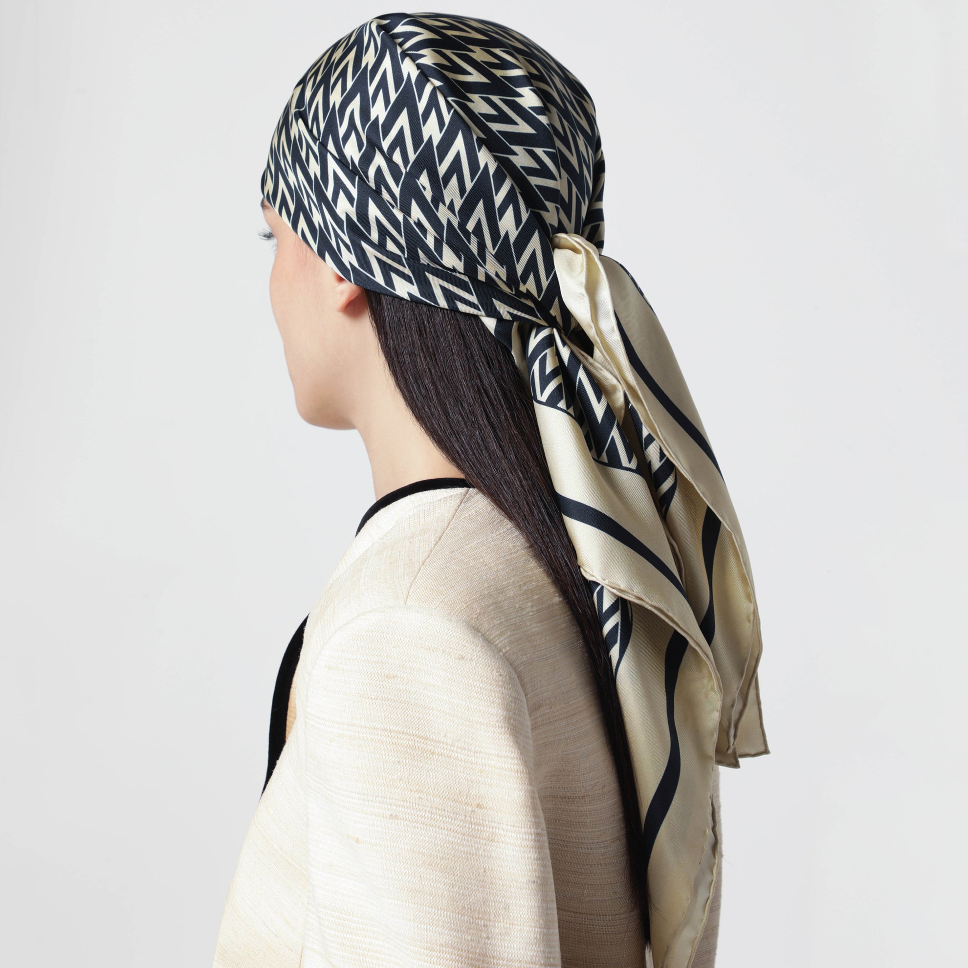 Toute La V silk scarf
