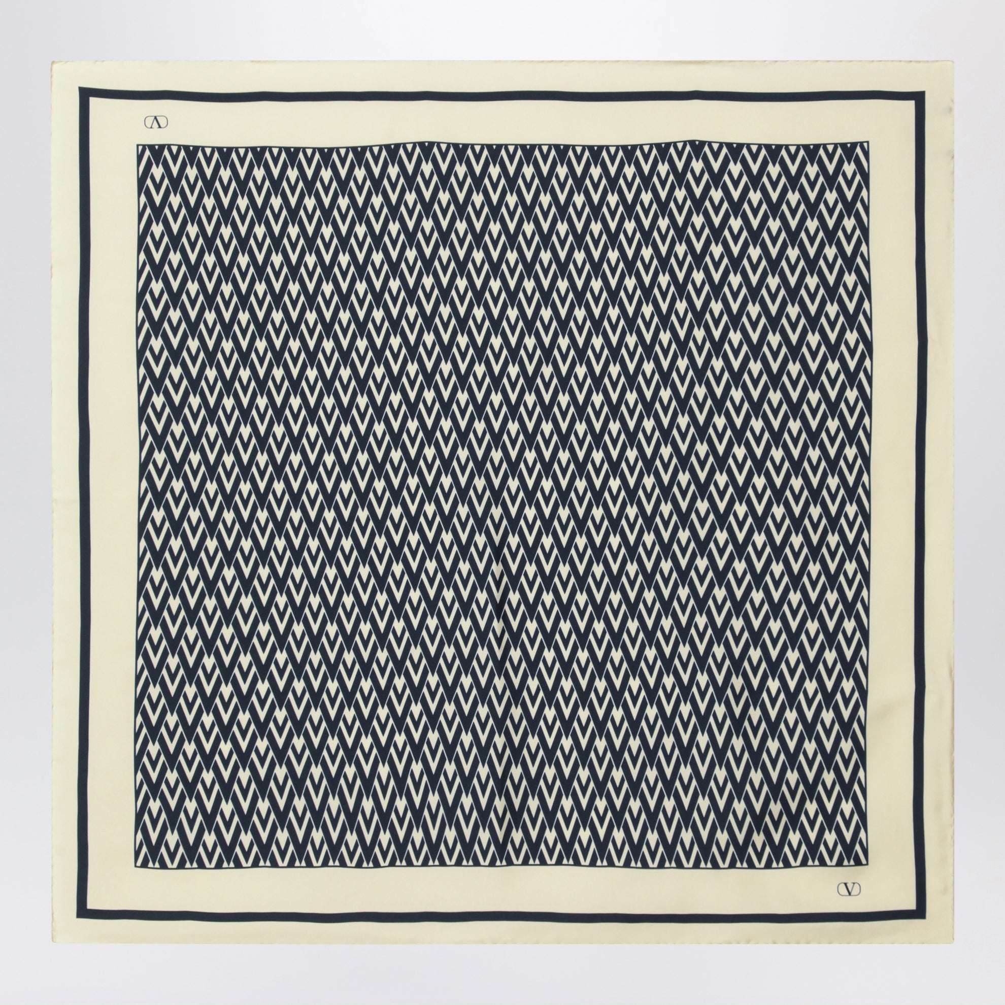 Toute La V silk scarf