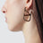 Boucles d’oreilles VLogo Signature en métal doré