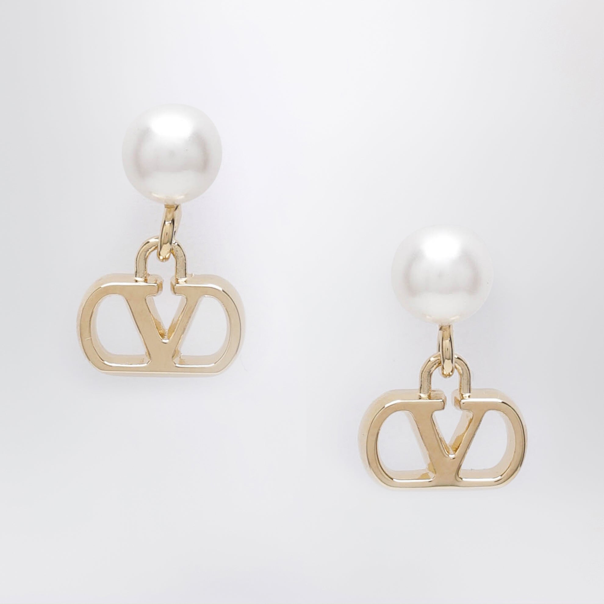 Boucles d’oreilles VLogo Signature avec perle dorées