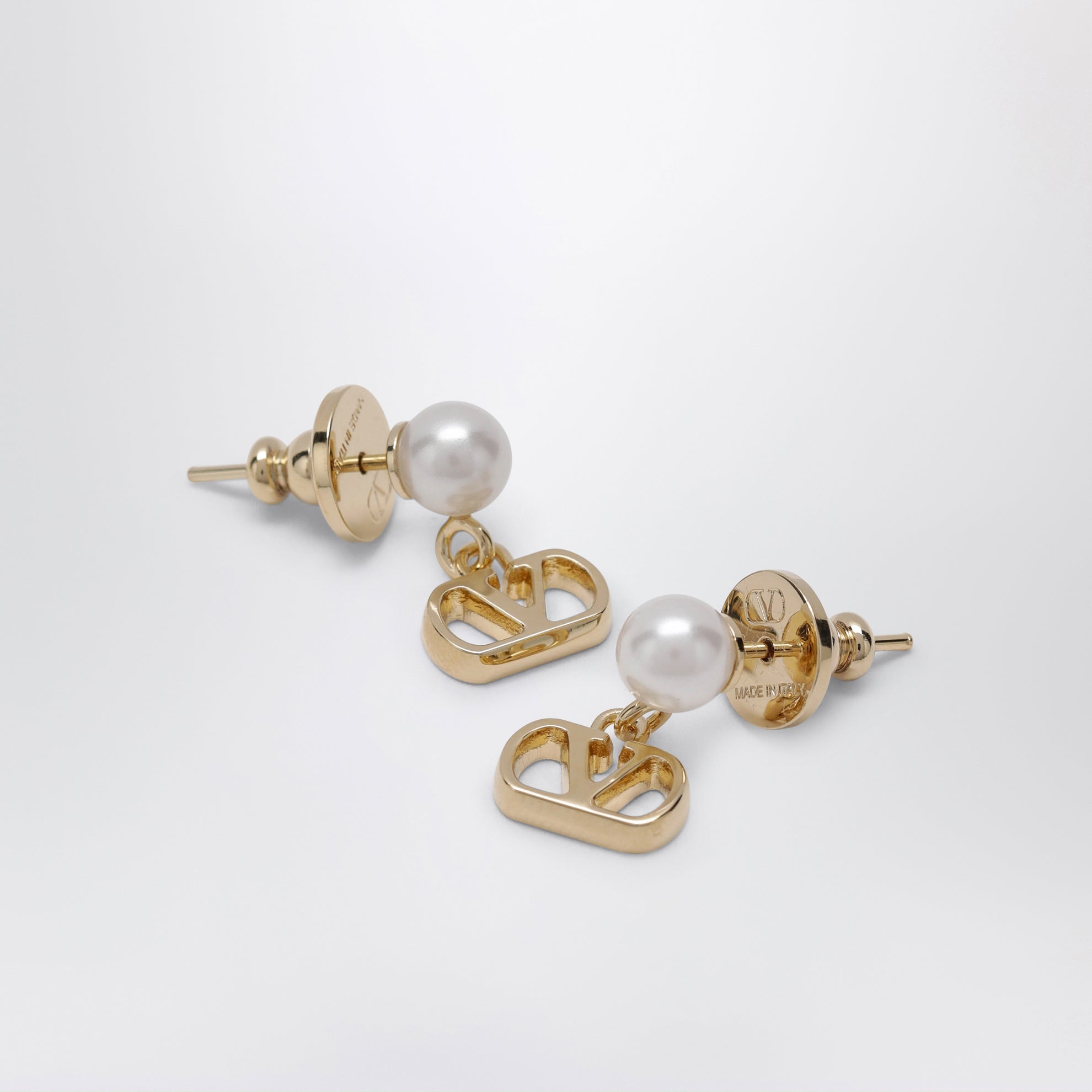 Boucles d’oreilles VLogo Signature avec perle dorées