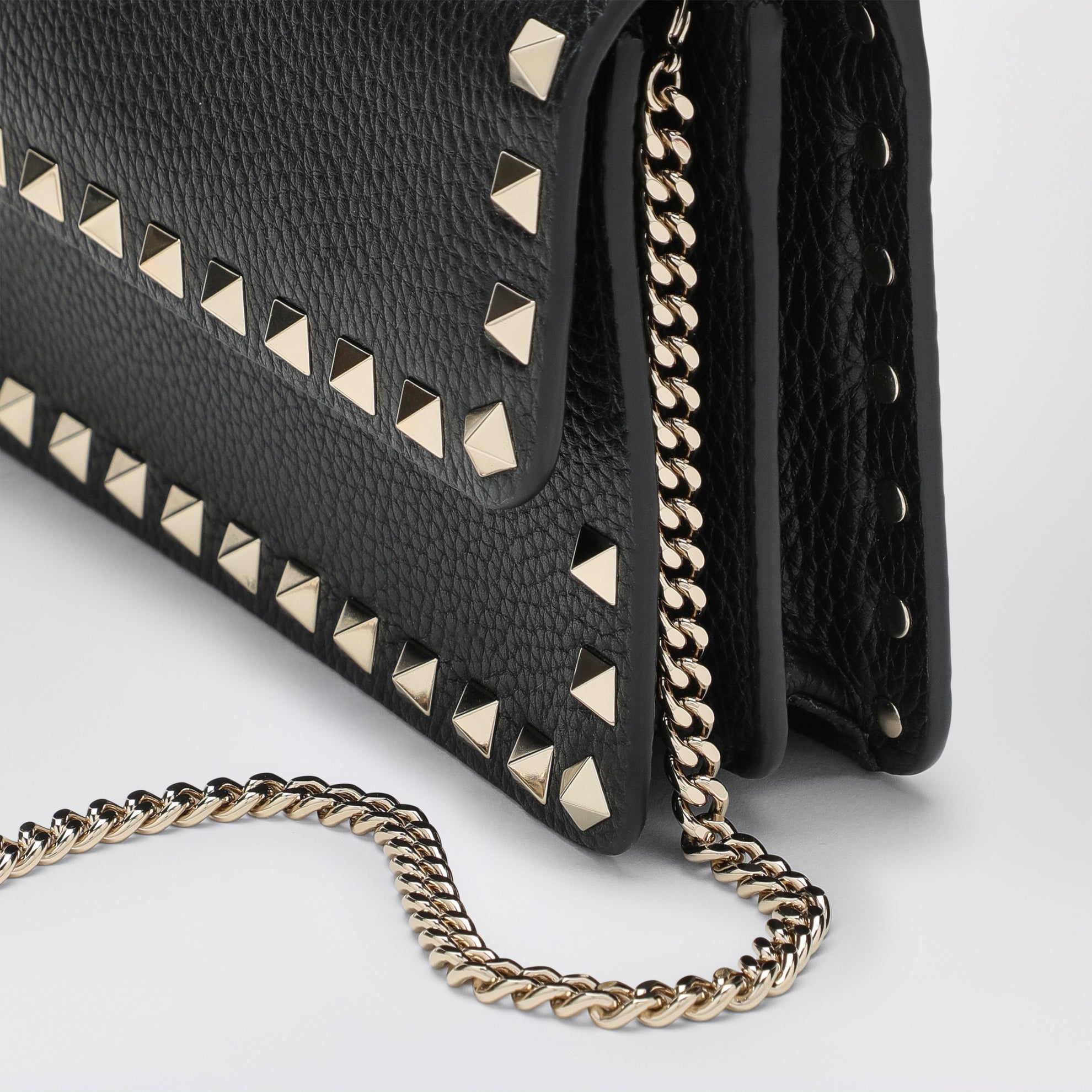 Pouch con catena Rockstud nera
