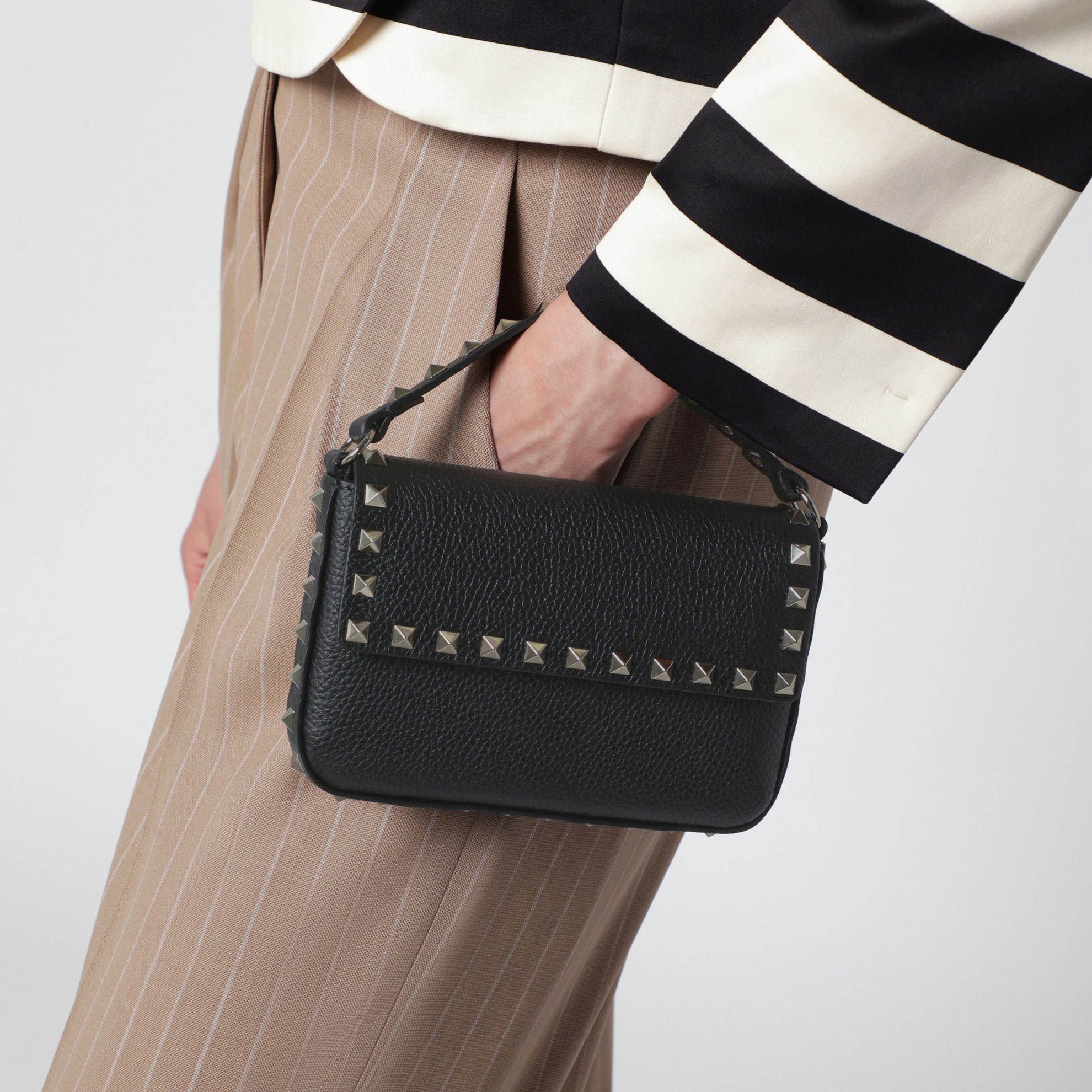 Pouch Rockstud in pelle di vitello granata nero