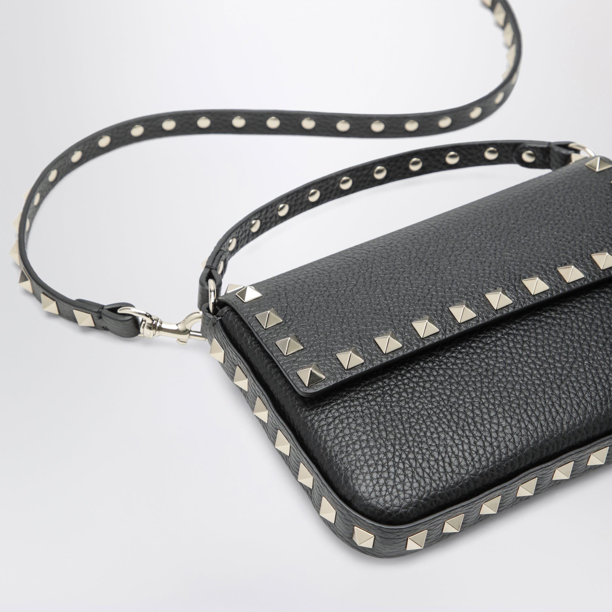 Pouch Rockstud in pelle di vitello granata nero