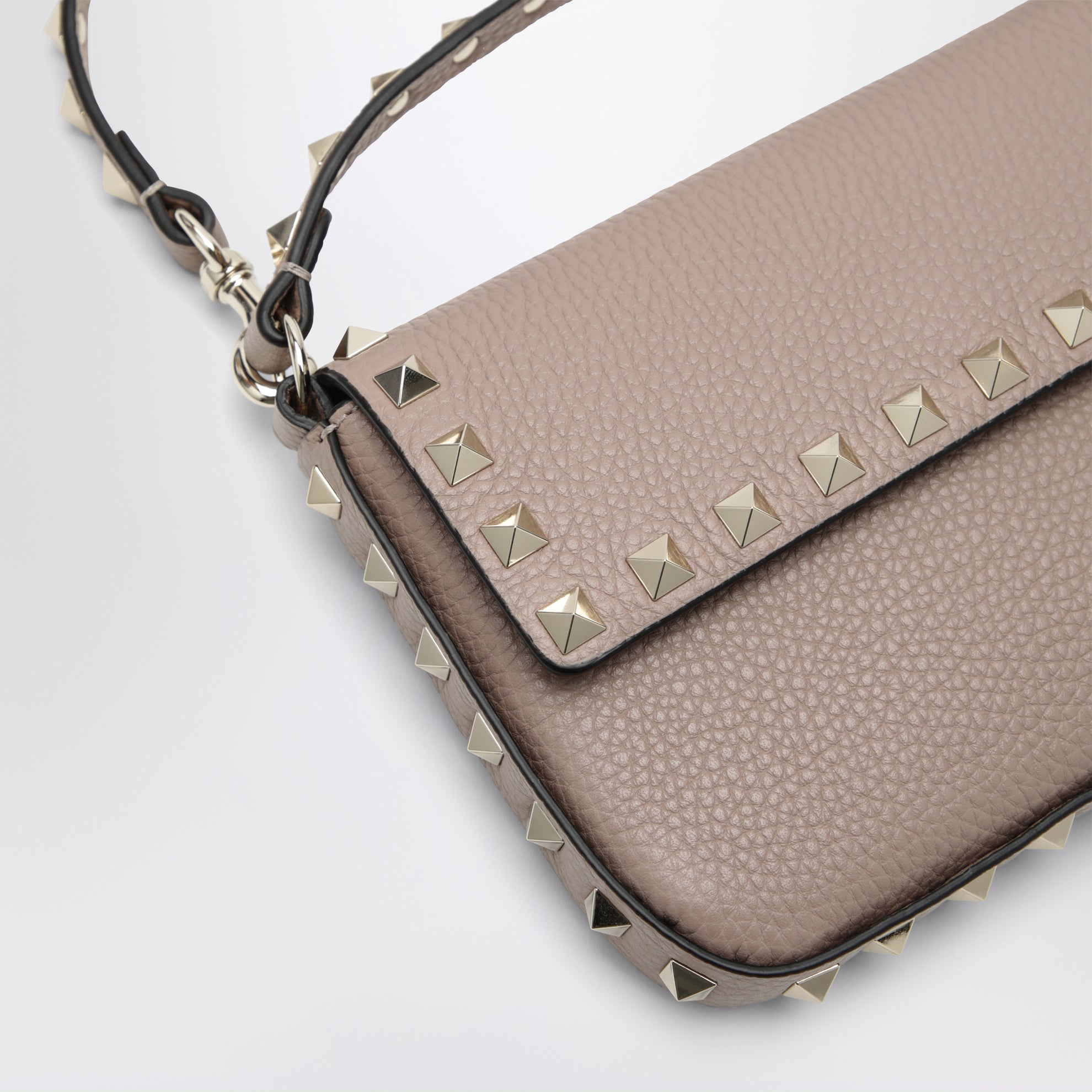 Pouch Rockstud in pelle di vitello granata poudre