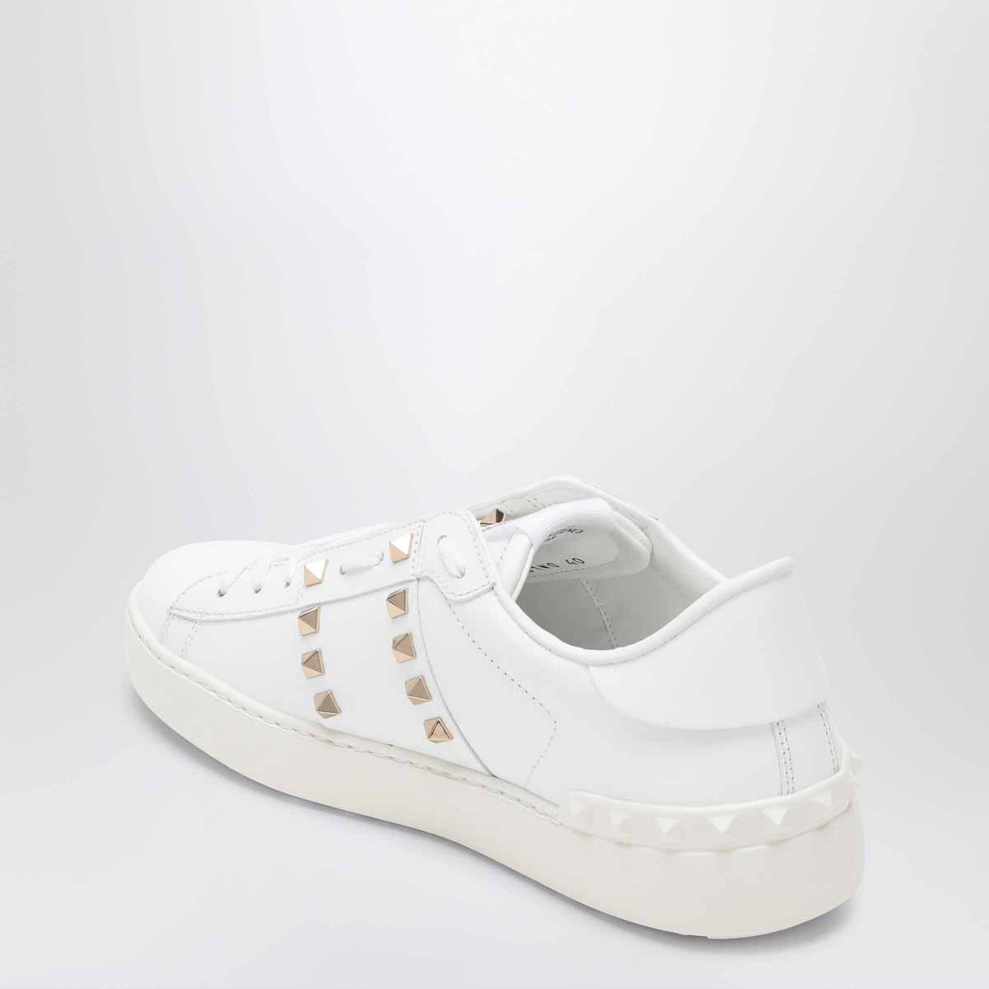 Porte-cartes zippé Rockstud en cuir blanc