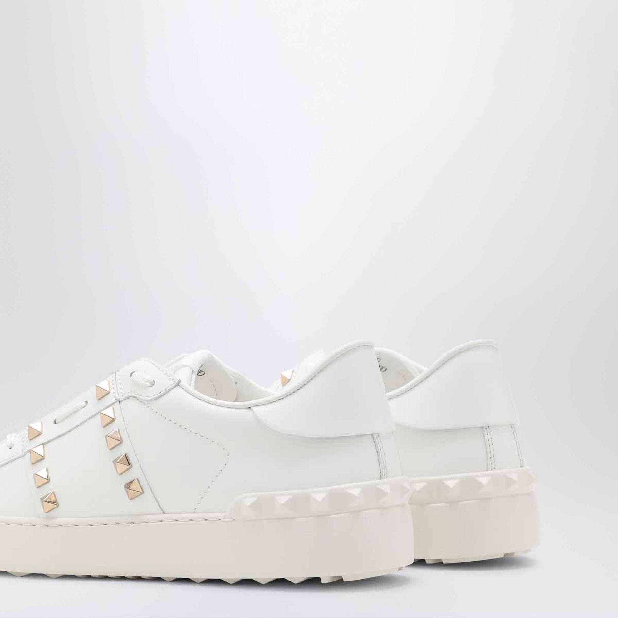 Porte-cartes zippé Rockstud en cuir blanc