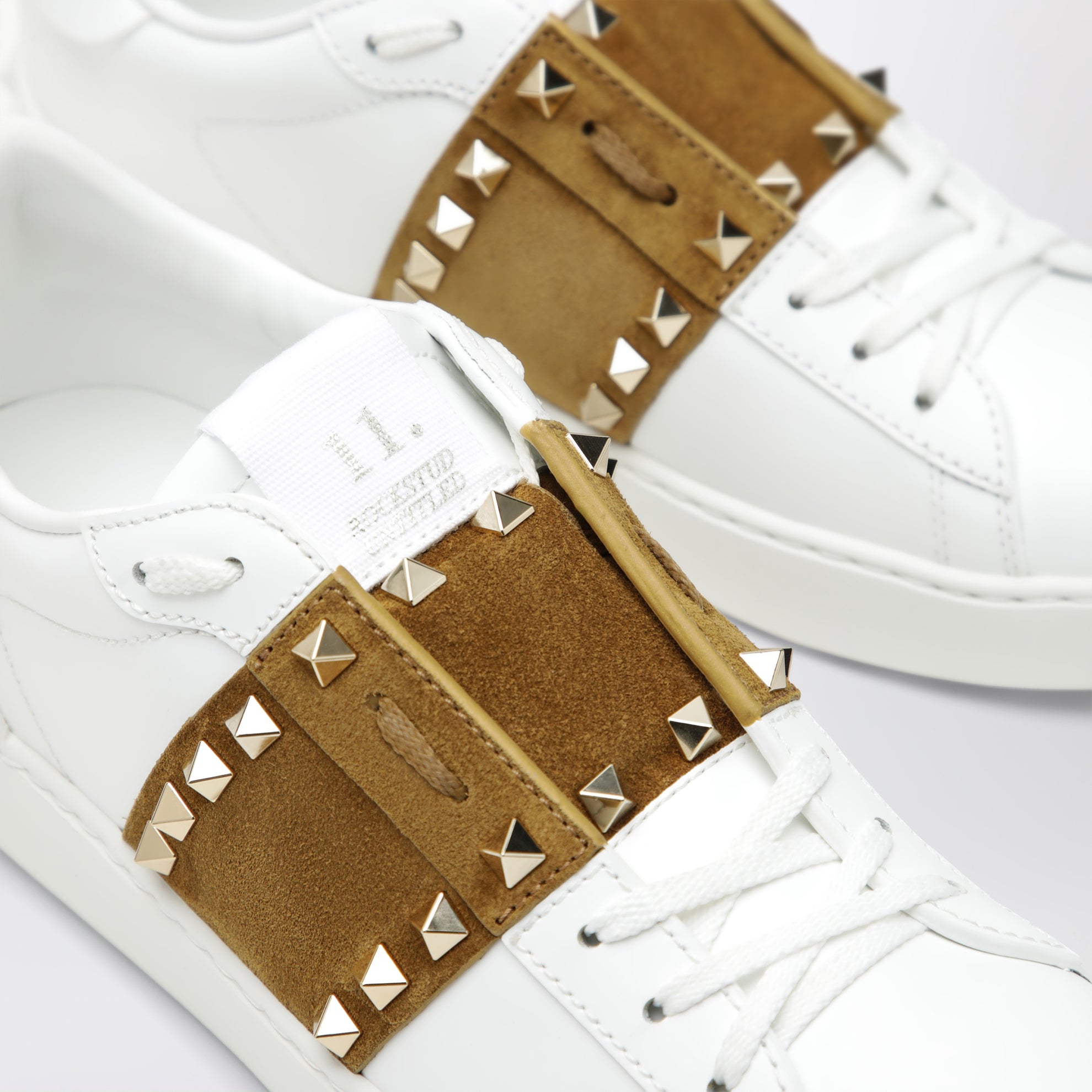 Rockstud Untitled Sneaker aus weißem/beigem Leder