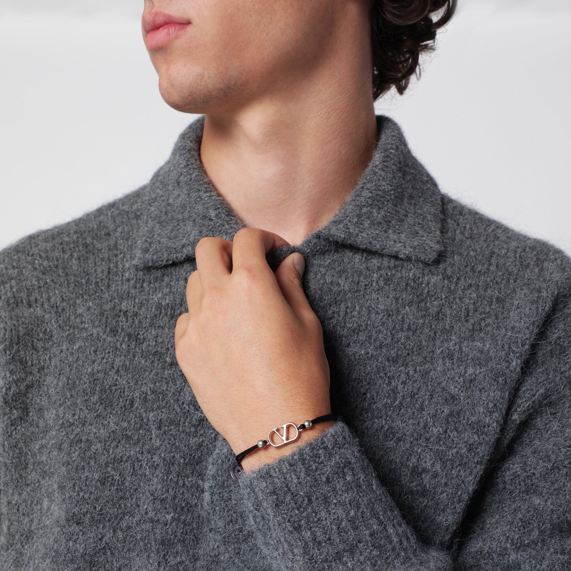 Bracciale VLogo Signature nero con cordino