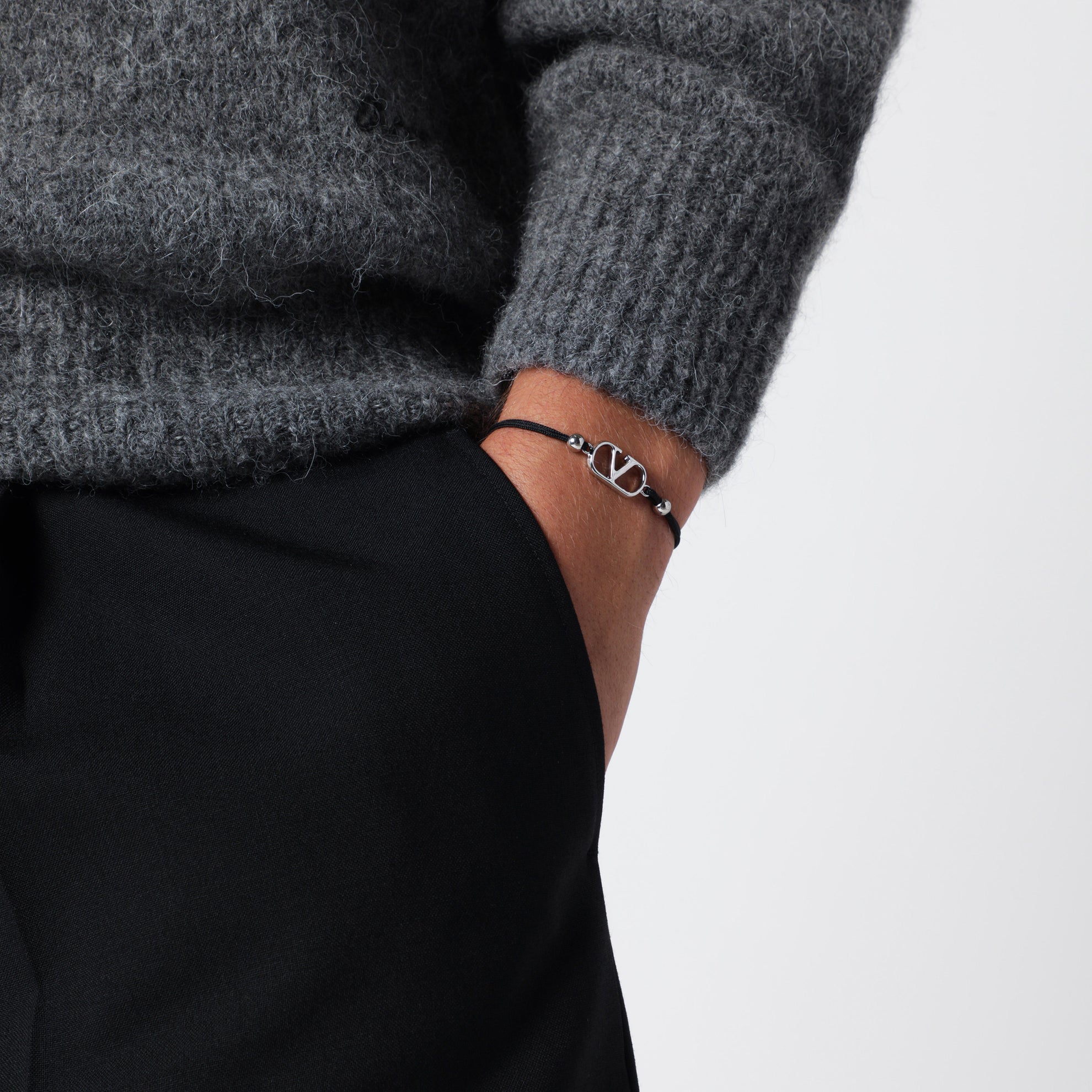 Bracciale VLogo Signature nero con cordino