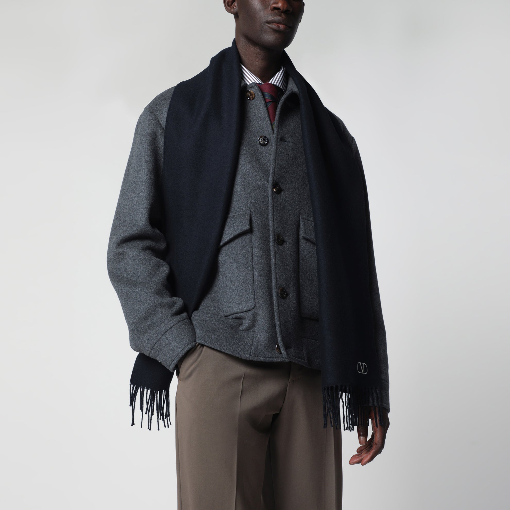 Sciarpa blu navy con ricamo Vlogo