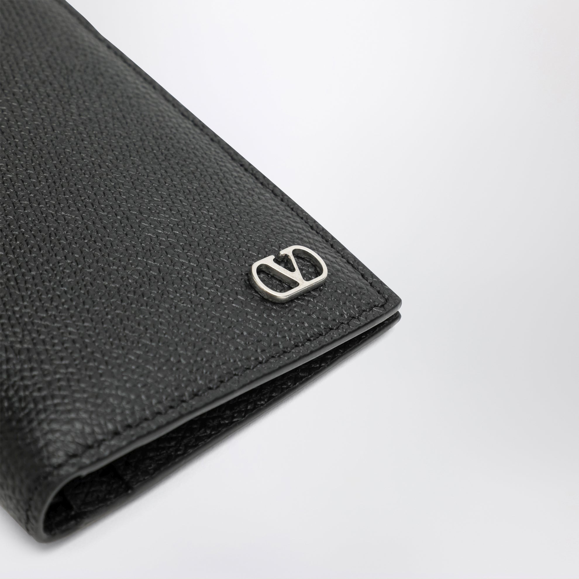 Black Vlogo grained leather card holder