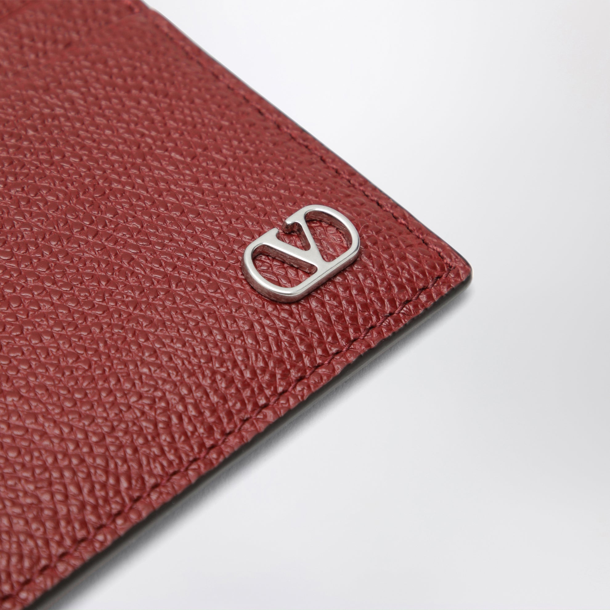 Porte-cartes VLogo Signature en veau grainé rouge