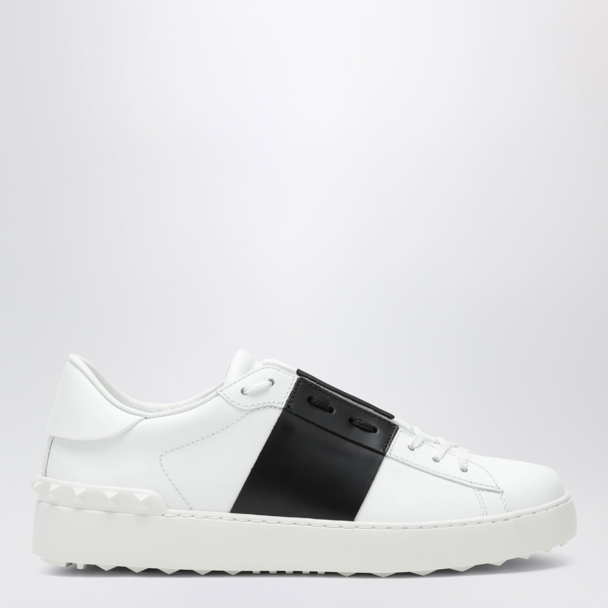 Open-Sneakers in Weiß/Schwarz