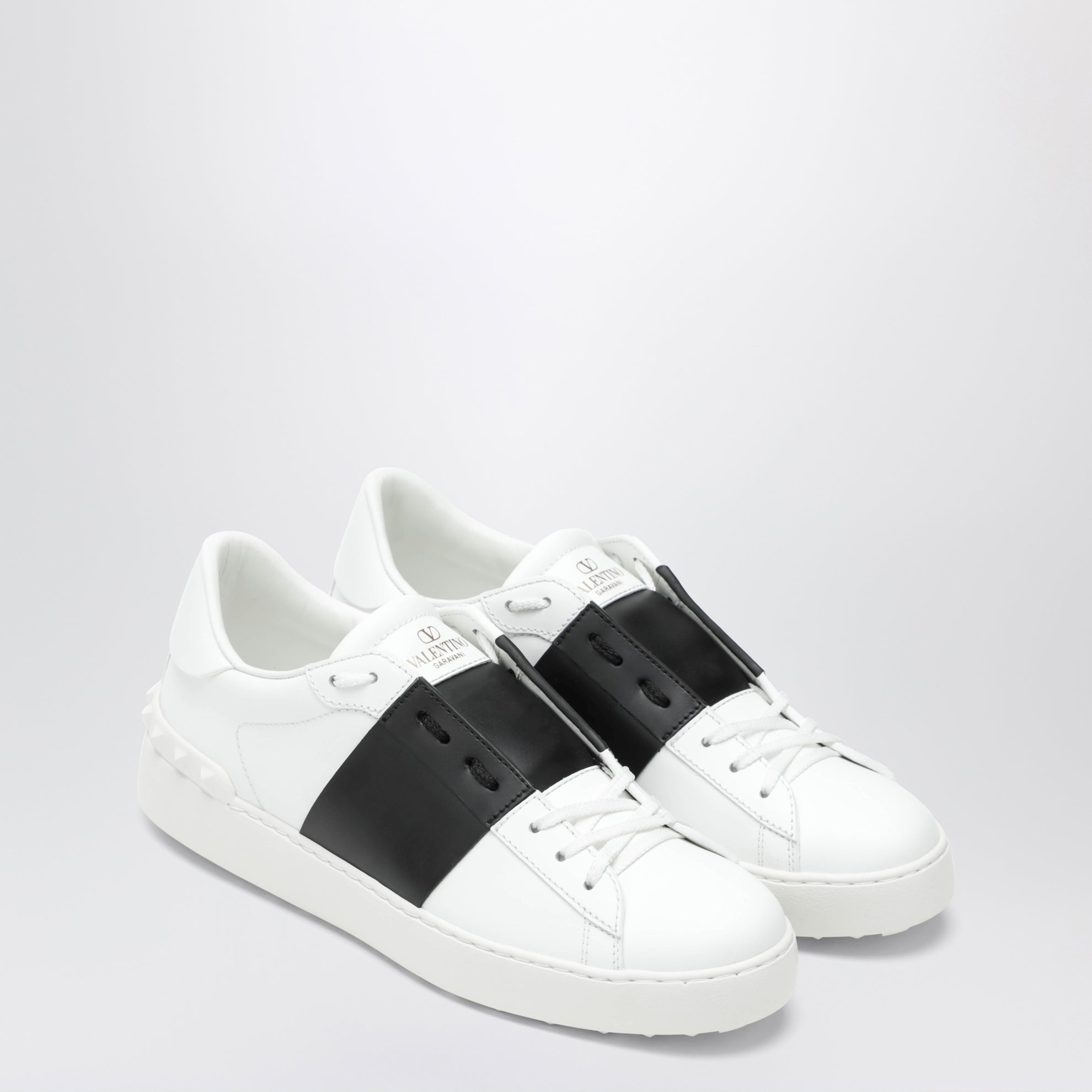 Open-Sneakers in Weiß/Schwarz