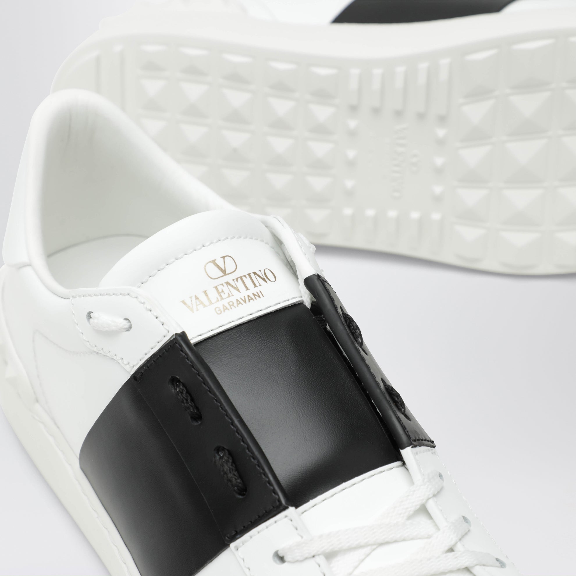 Open-Sneakers in Weiß/Schwarz