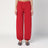 Rote Jogginghose