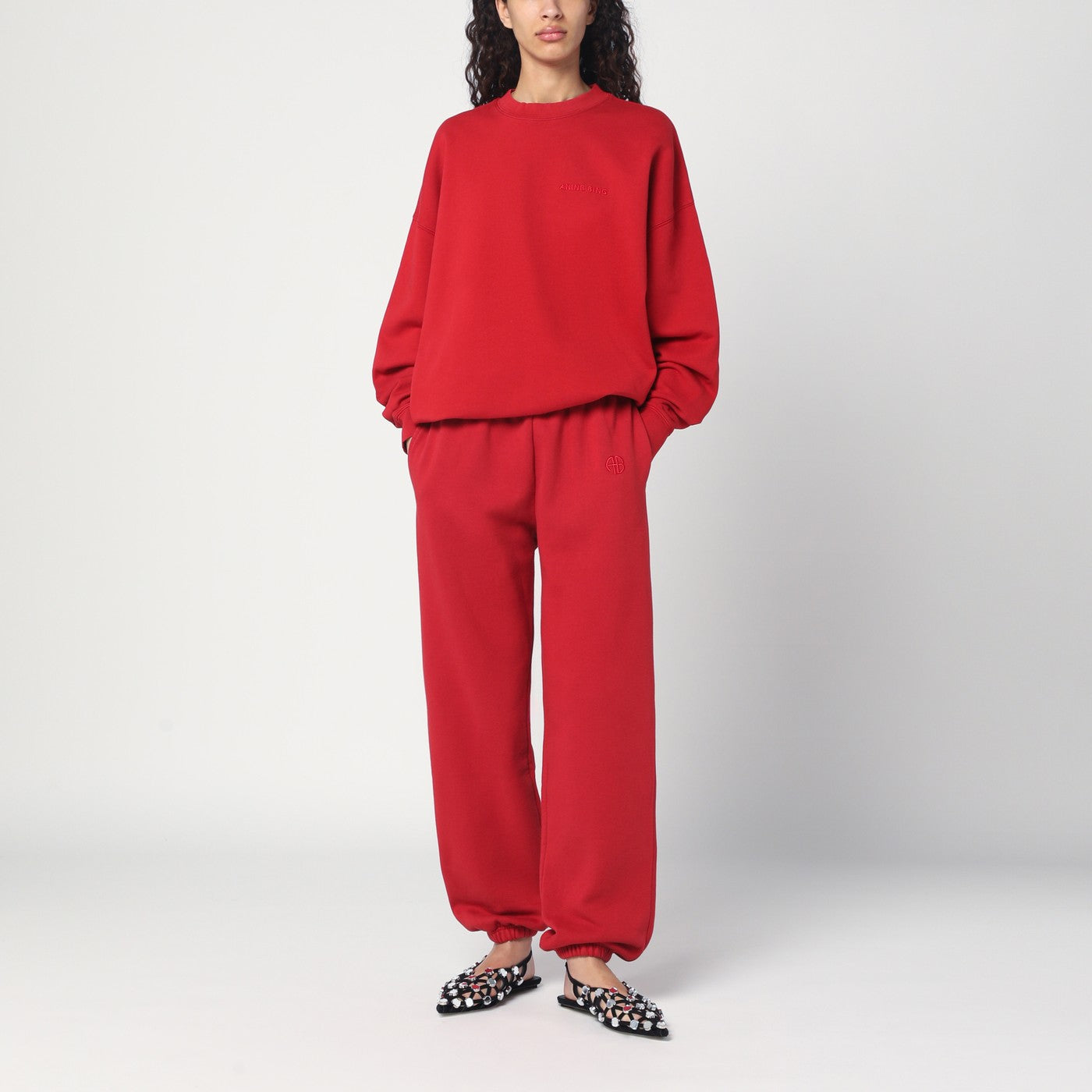 Rote Jogginghose