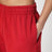 Rote Jogginghose
