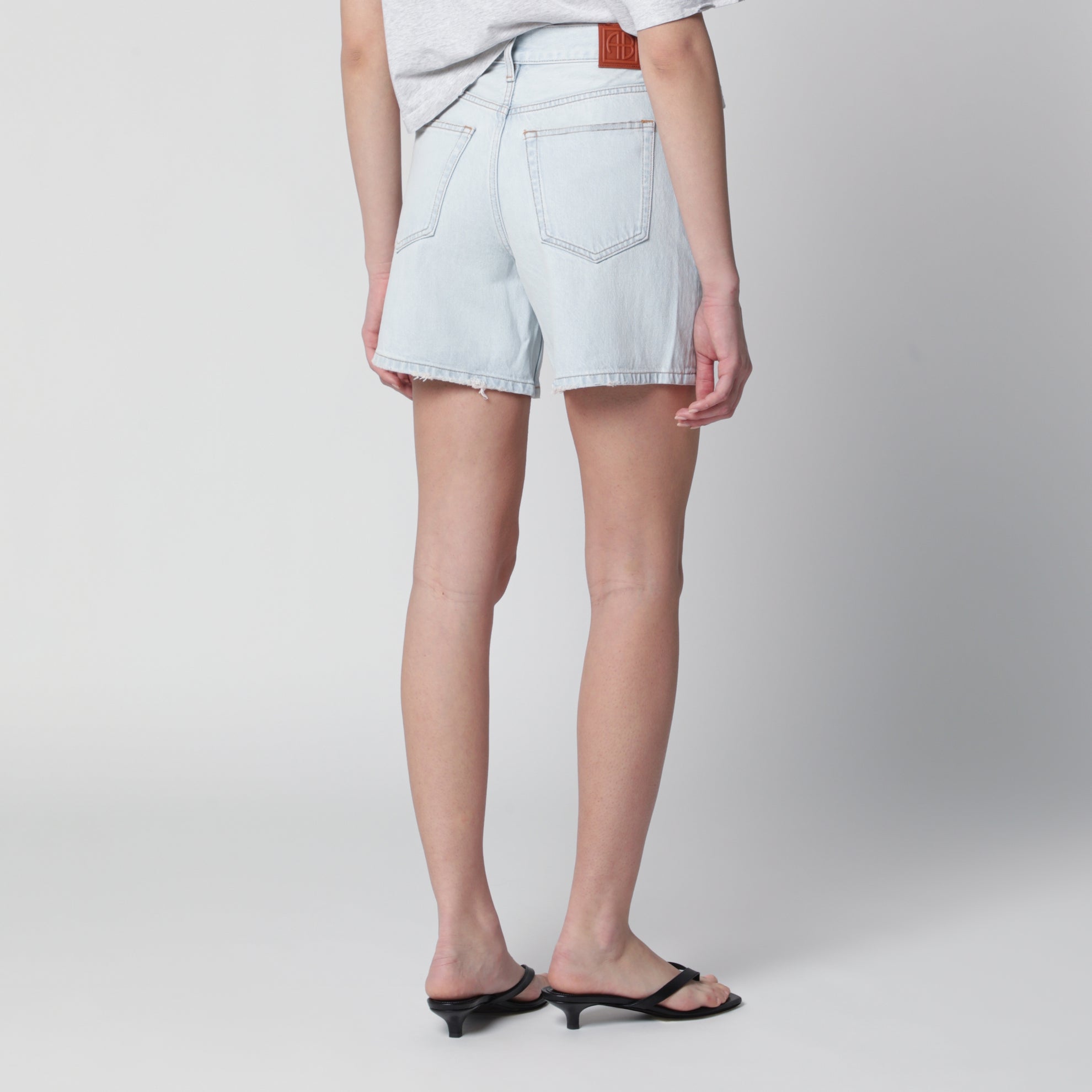 Short en denim bleu clair