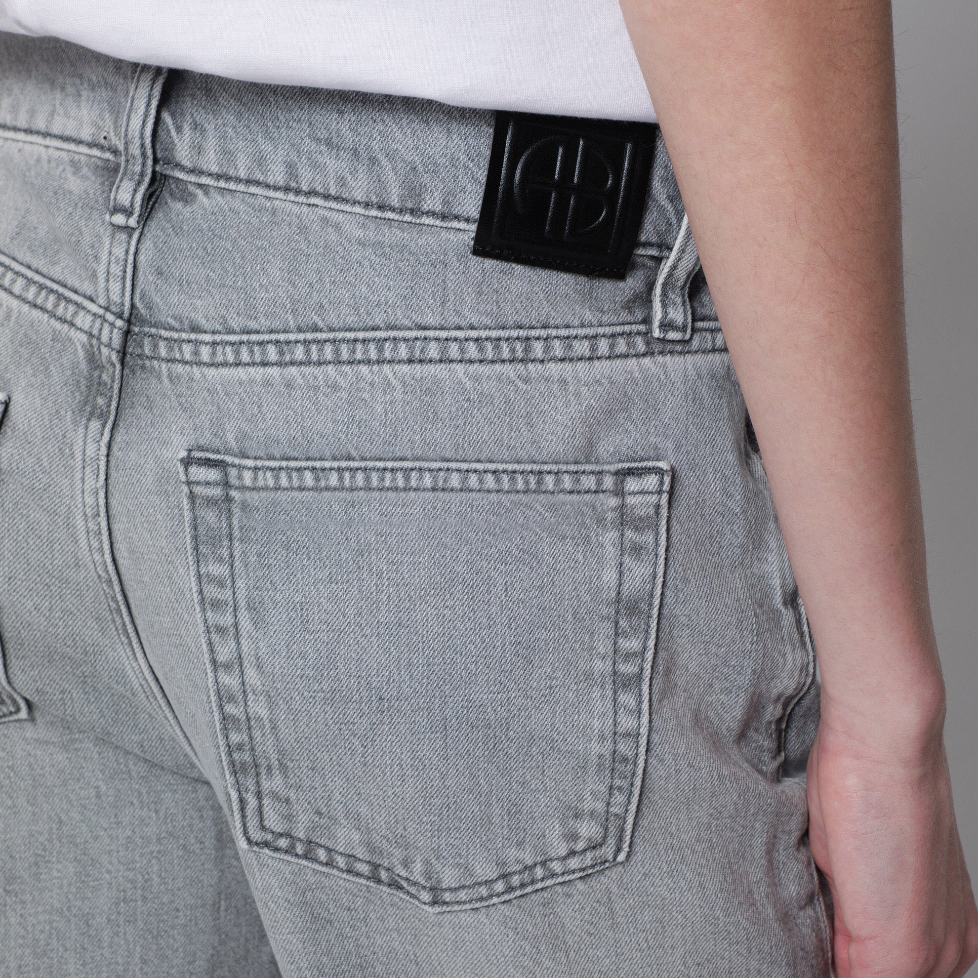 Jeans Hugh a vita alta in denim grigio chiaro