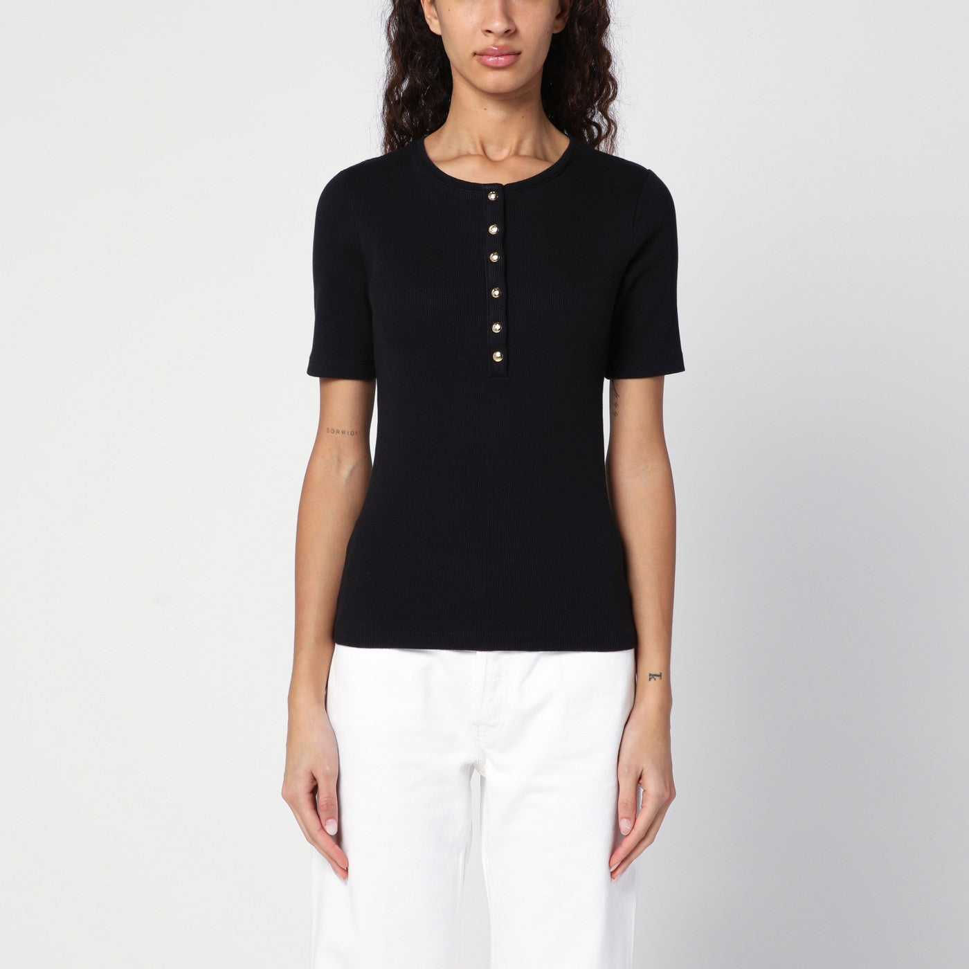Black short-sleeved t-shirt