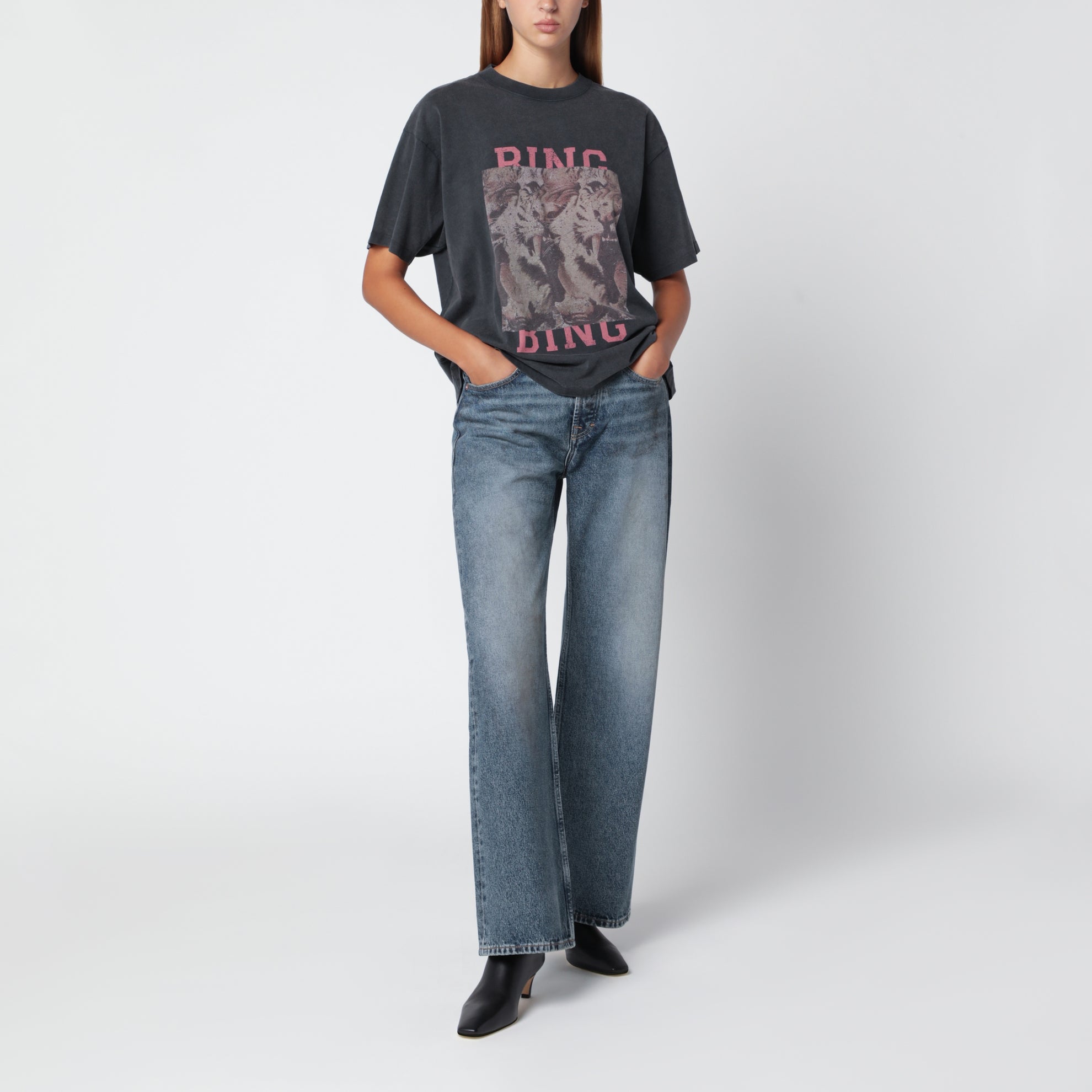 T-shirt Cade nera slavata in cotone