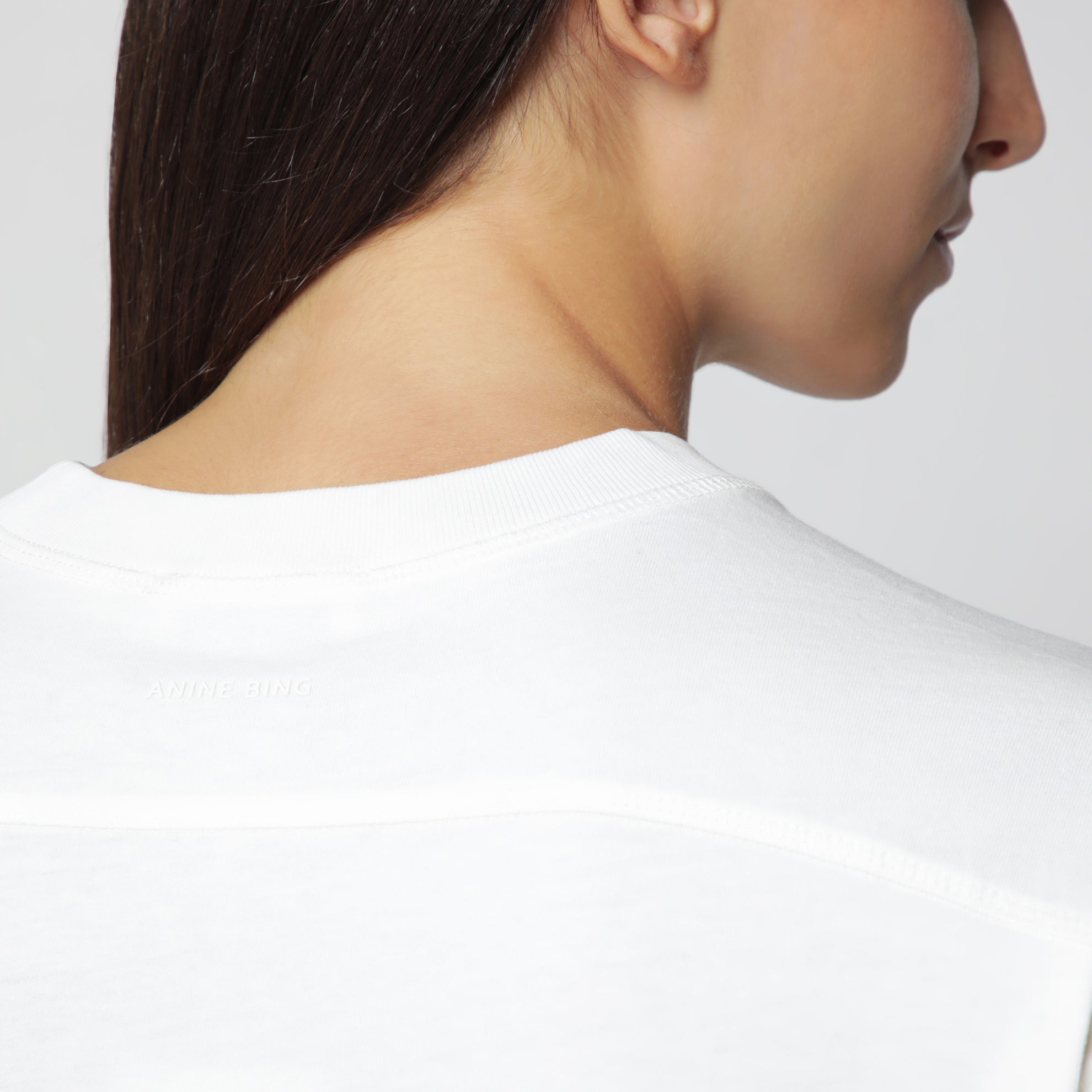 Cremefarbenes T-Shirt mit Logoprint