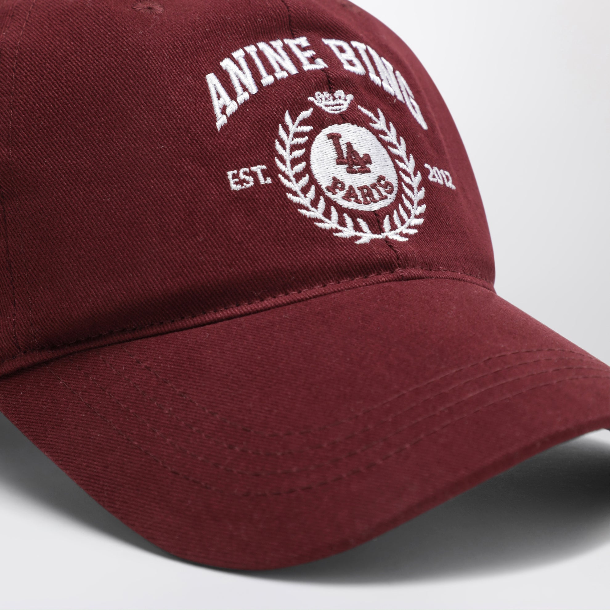 Burgunderrote Baseballkappe mit gesticktem Logo