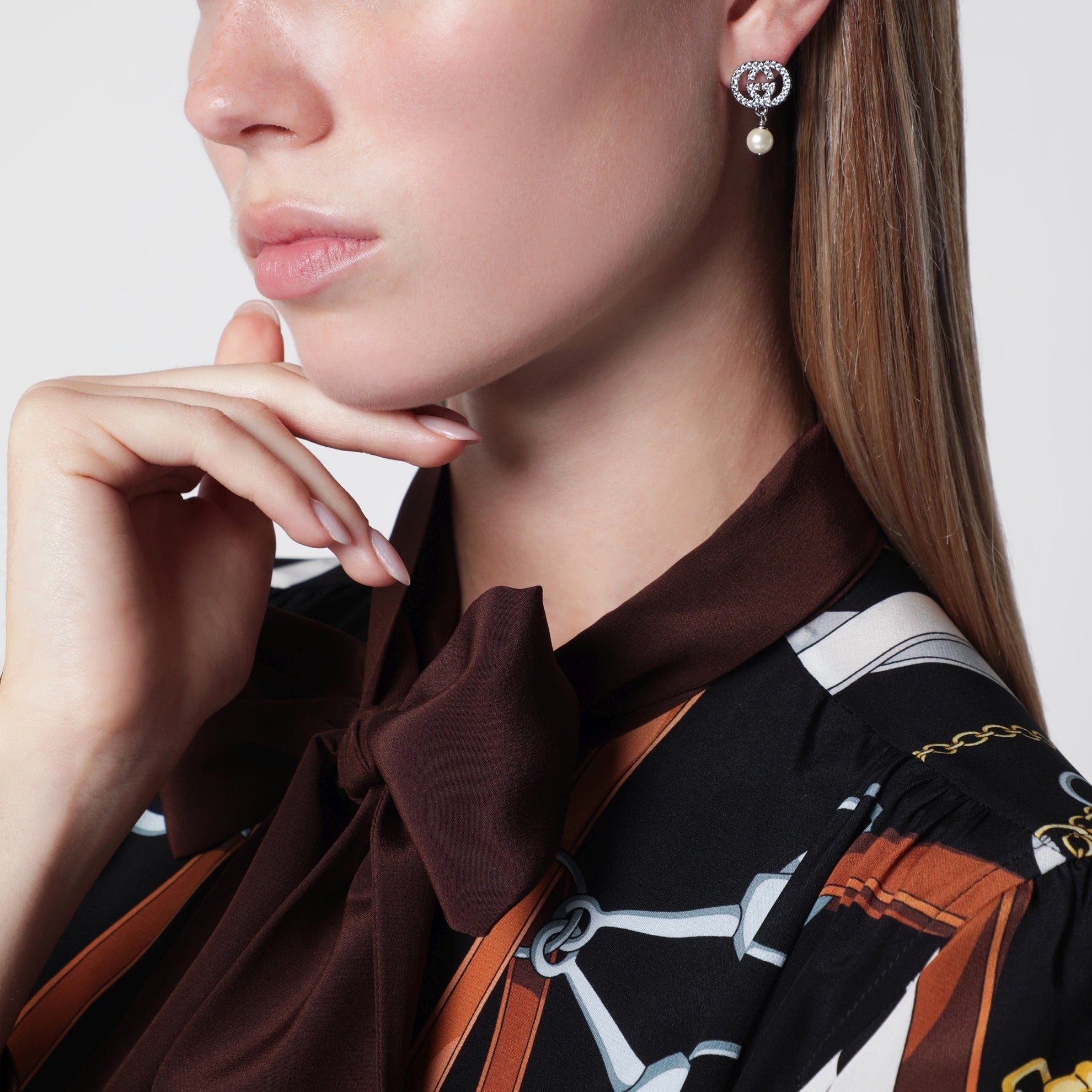 Boucles d’oreilles GG avec cristaux et perles