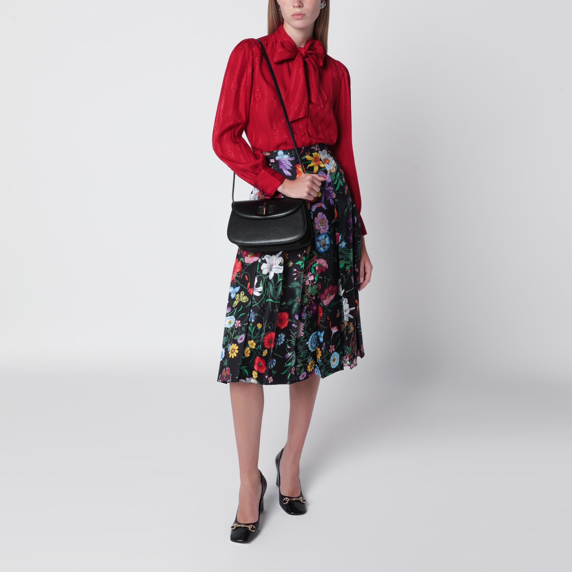 Sac en cuir noir avec fermoir en bambou