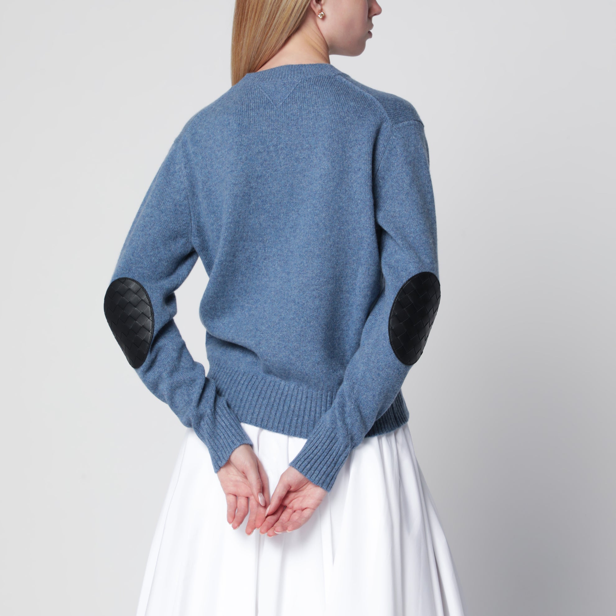 Kaschmirpullover in Denimblau mit Intrecciato-Einsätzen