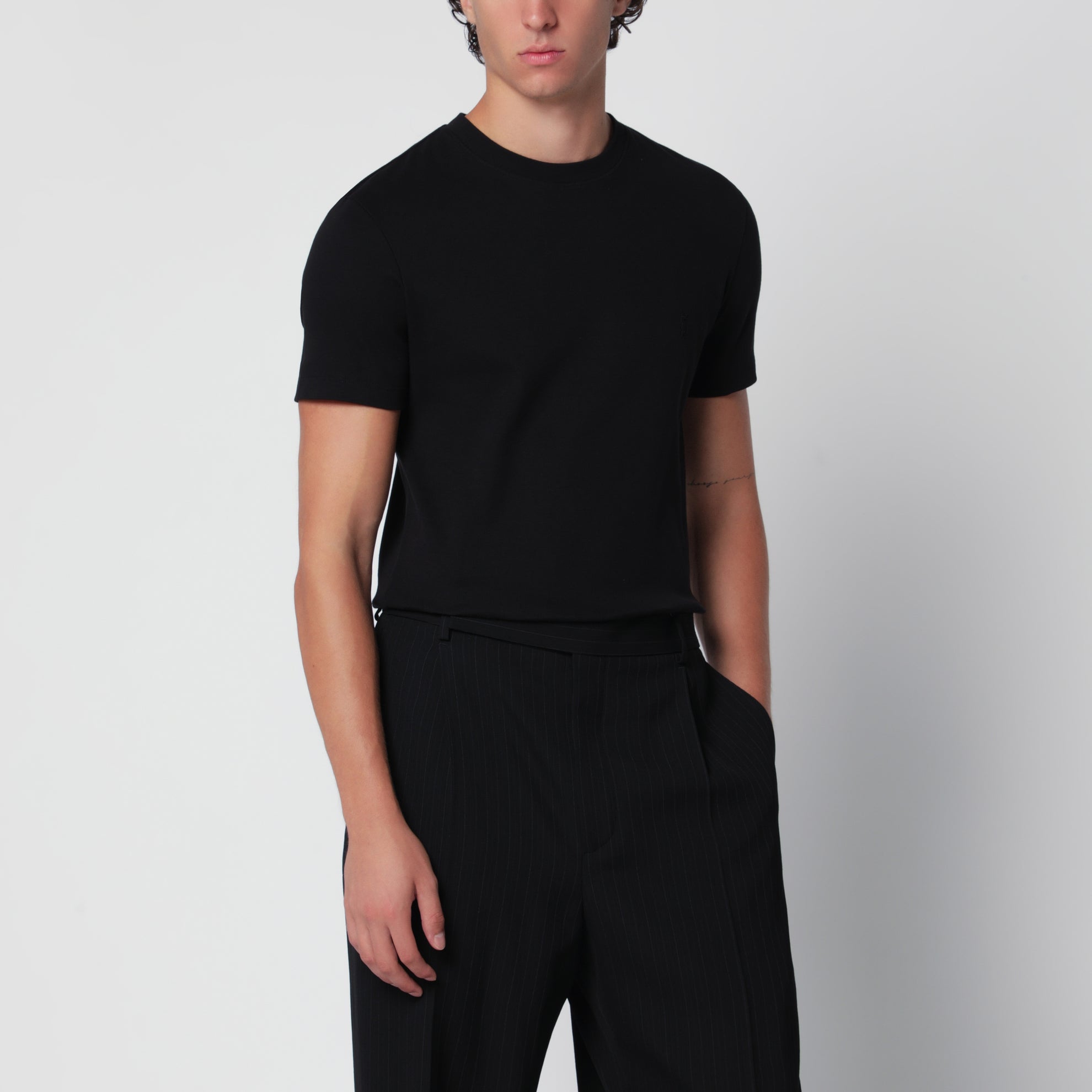 T-shirt Cassandre nera in cotone
