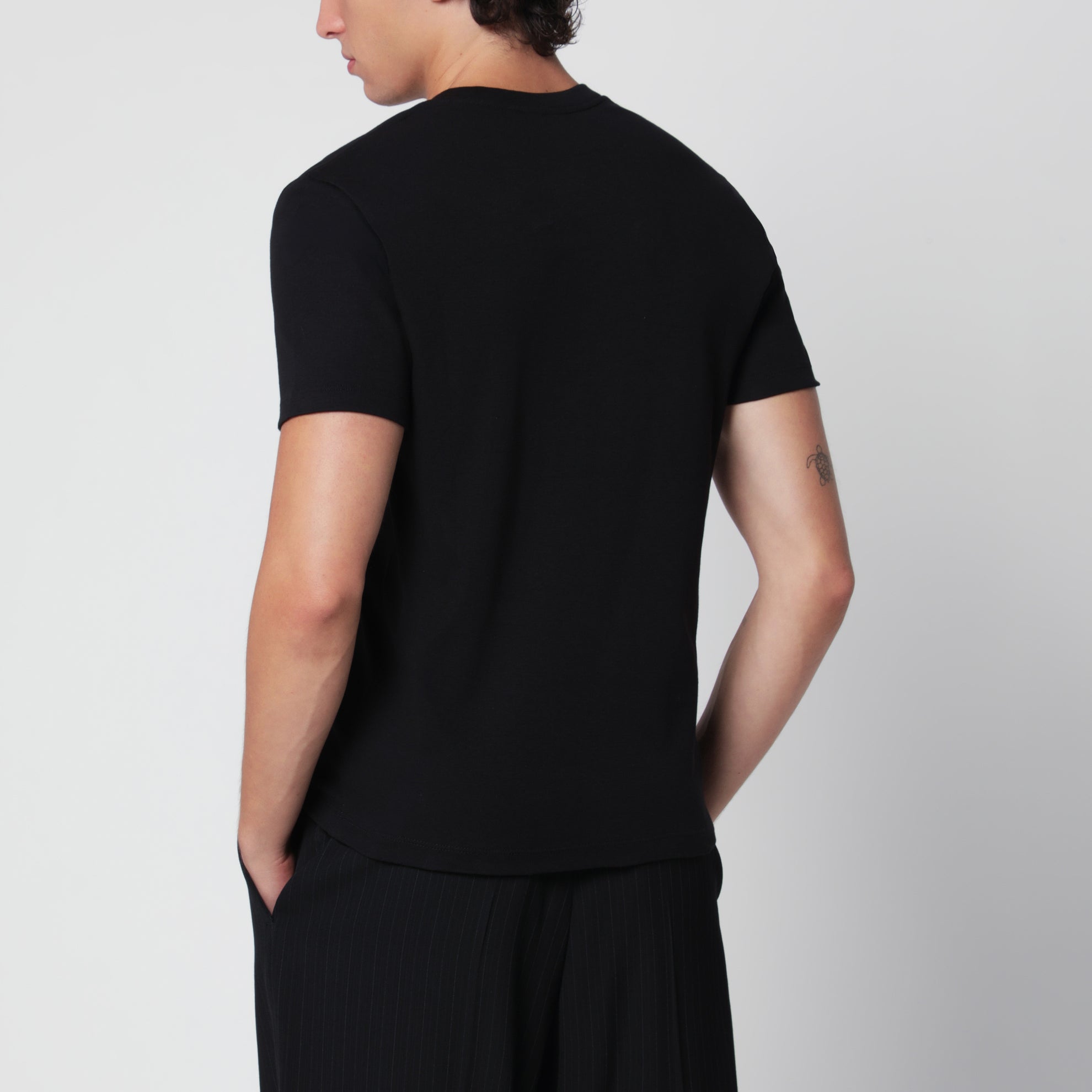 T-shirt Cassandre nera in cotone