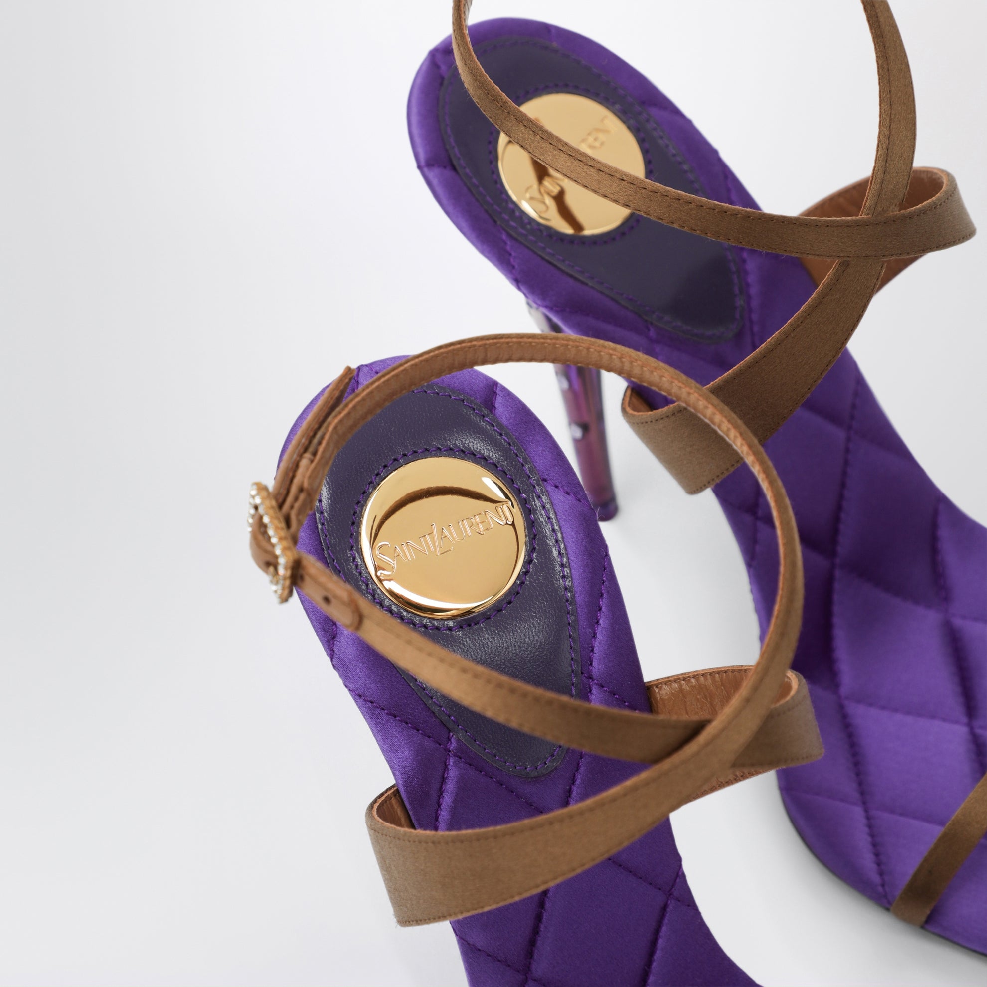 Cognacfarbene Ivresse-Sandalen aus Crêpe-Satin
