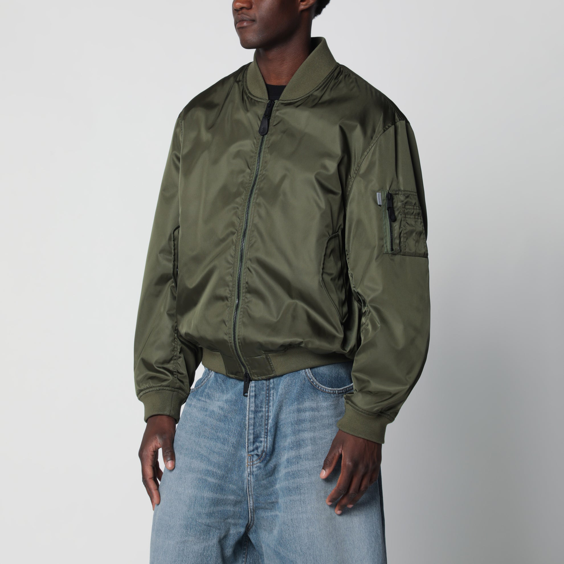 Blouson zippé en nylon vert kaki