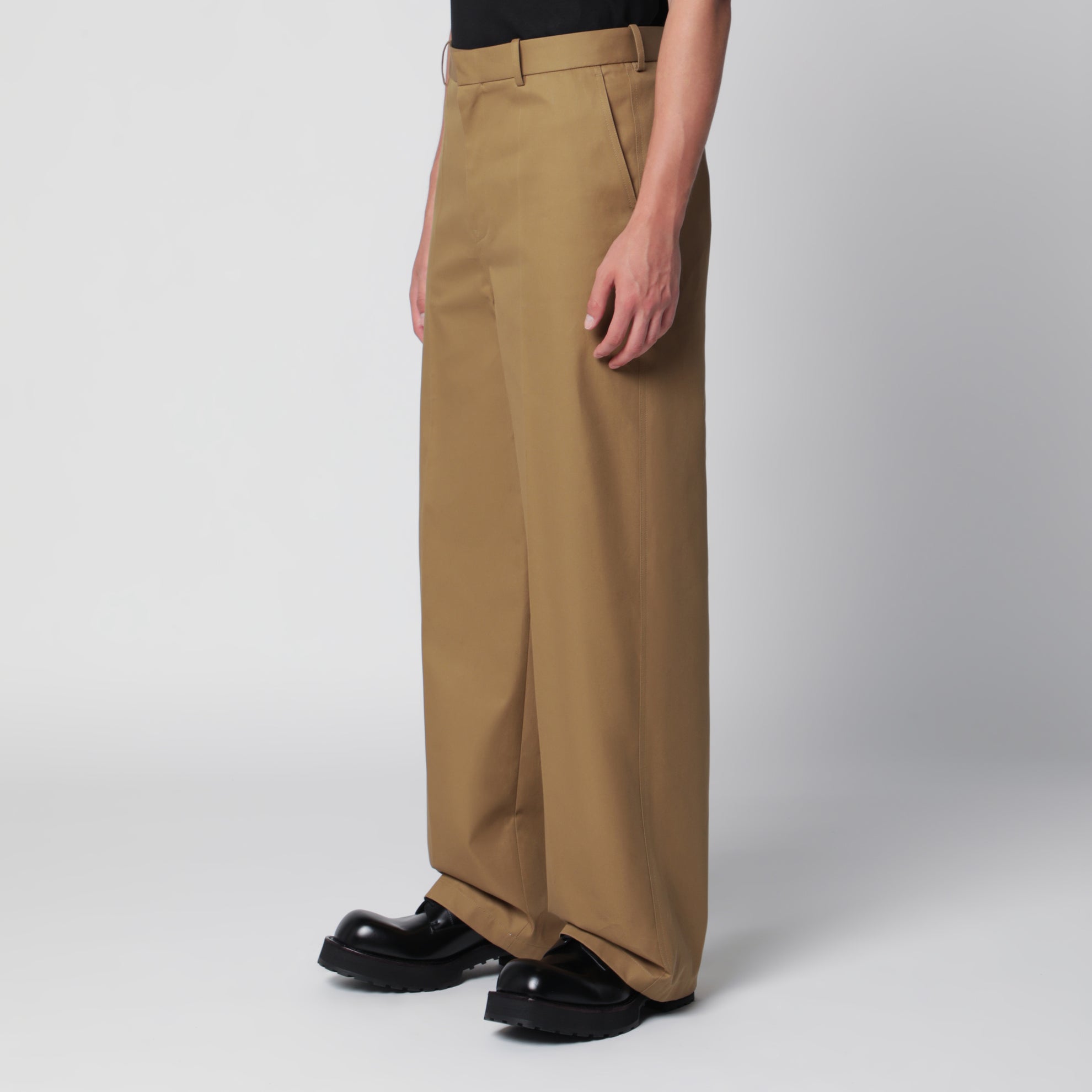 Weite Chinohose aus Twill in Camel