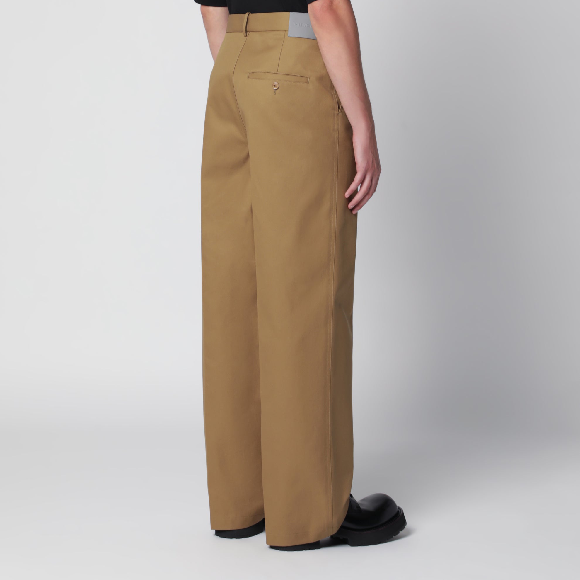 Weite Chinohose aus Twill in Camel