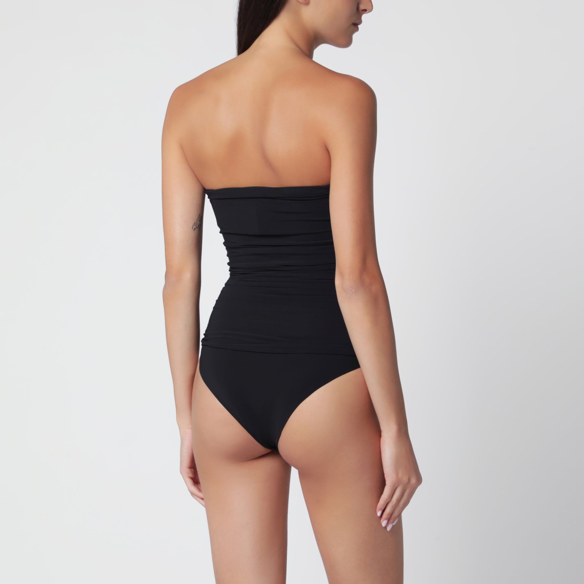 Costume intero nero con cut-out
