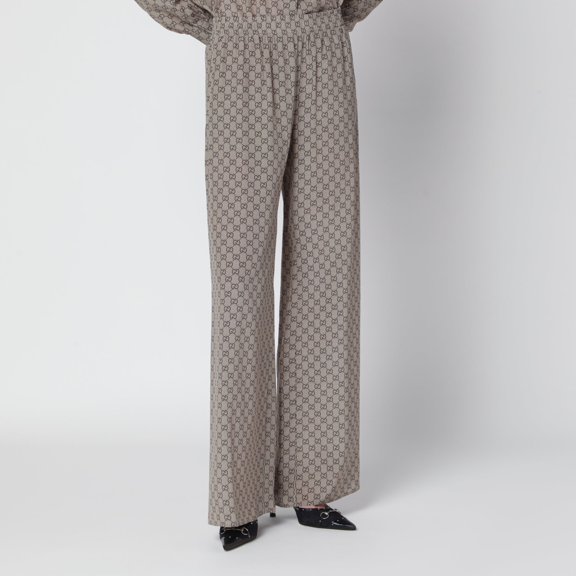 Pantalon leisure beige en soie imprimée GG