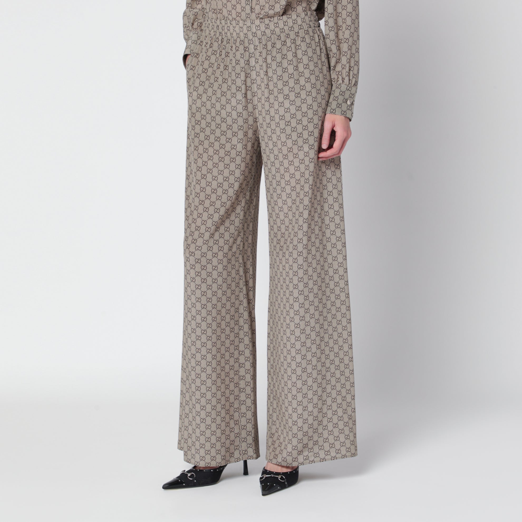 Pantalon leisure beige en soie imprimée GG