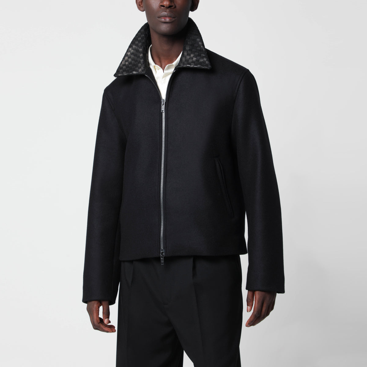 Veste noire en laine avec col en Intrecciato