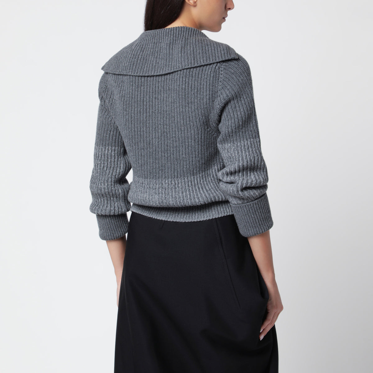 Grauer Pullover aus Wolle und Kaschmir