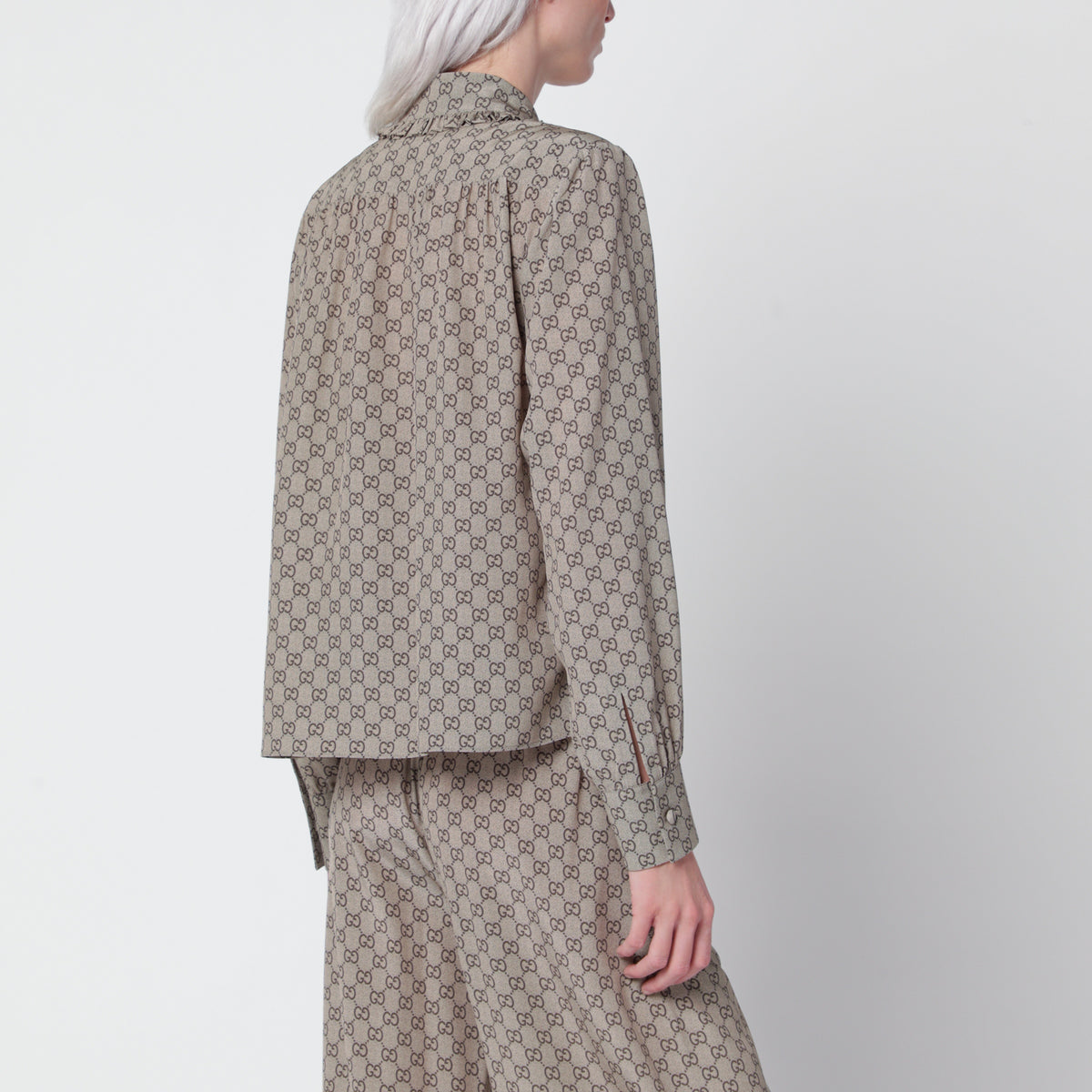 Camicia stampata beige in seta crêpe de chine